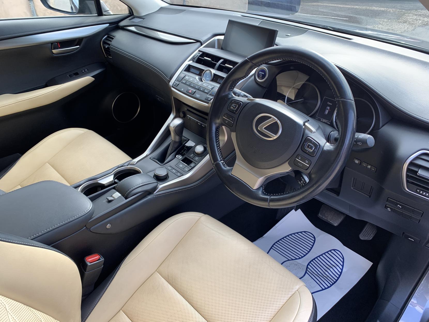 Lexus NX 2.5 300h Luxury SUV 5dr Petrol Hybrid E-CVT 4WD Euro 6 (s/s) (197 ps)