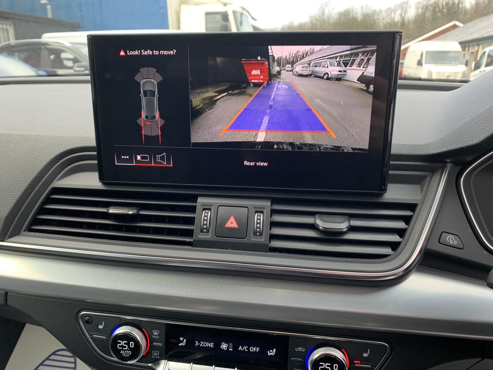 Audi Q5 2.0 TDI 40 Sport Sportback 5dr Diesel S Tronic quattro Euro 6 (s/s) (204 ps)