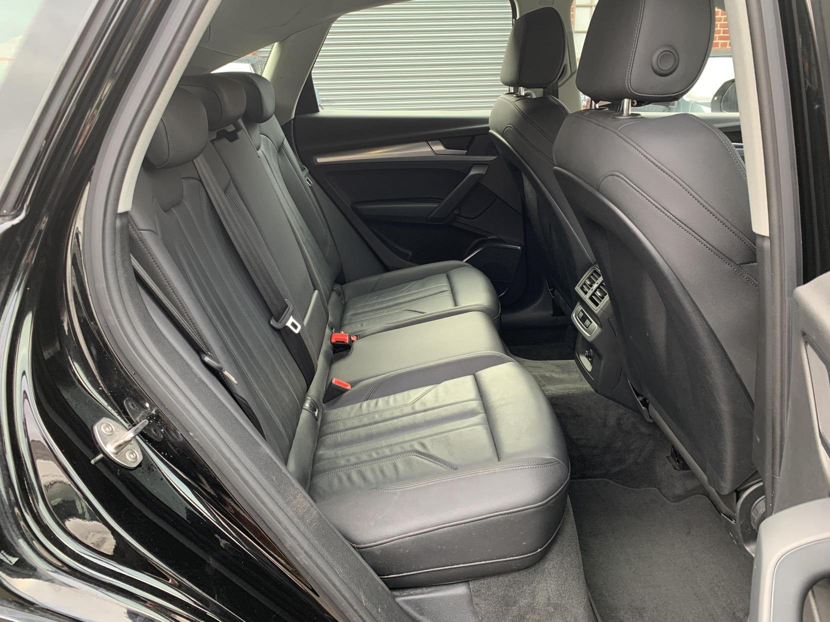 Audi Q5 2.0 TDI 40 Sport Sportback 5dr Diesel S Tronic quattro Euro 6 (s/s) (204 ps)