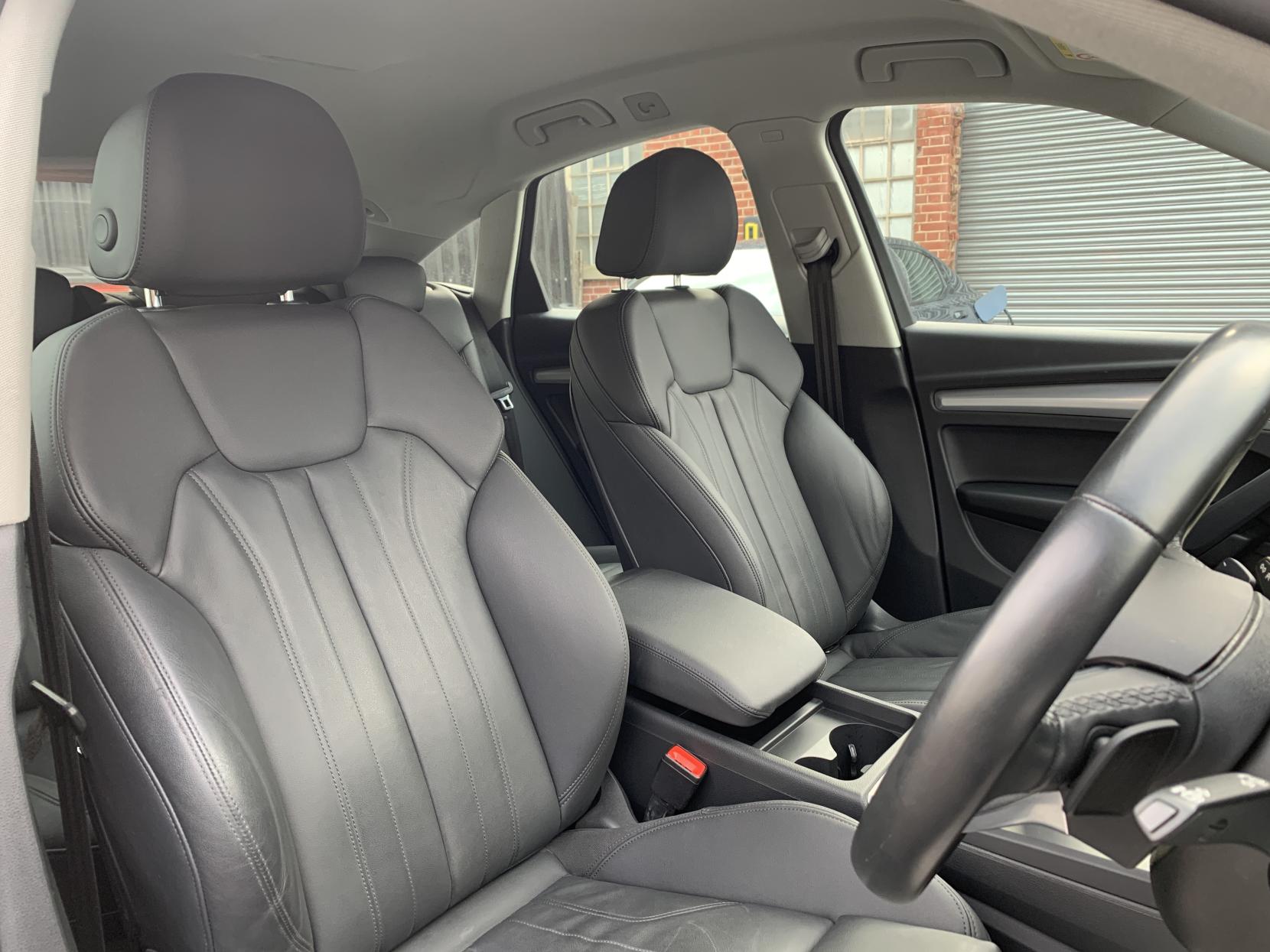 Audi Q5 2.0 TDI 40 Sport Sportback 5dr Diesel S Tronic quattro Euro 6 (s/s) (204 ps)