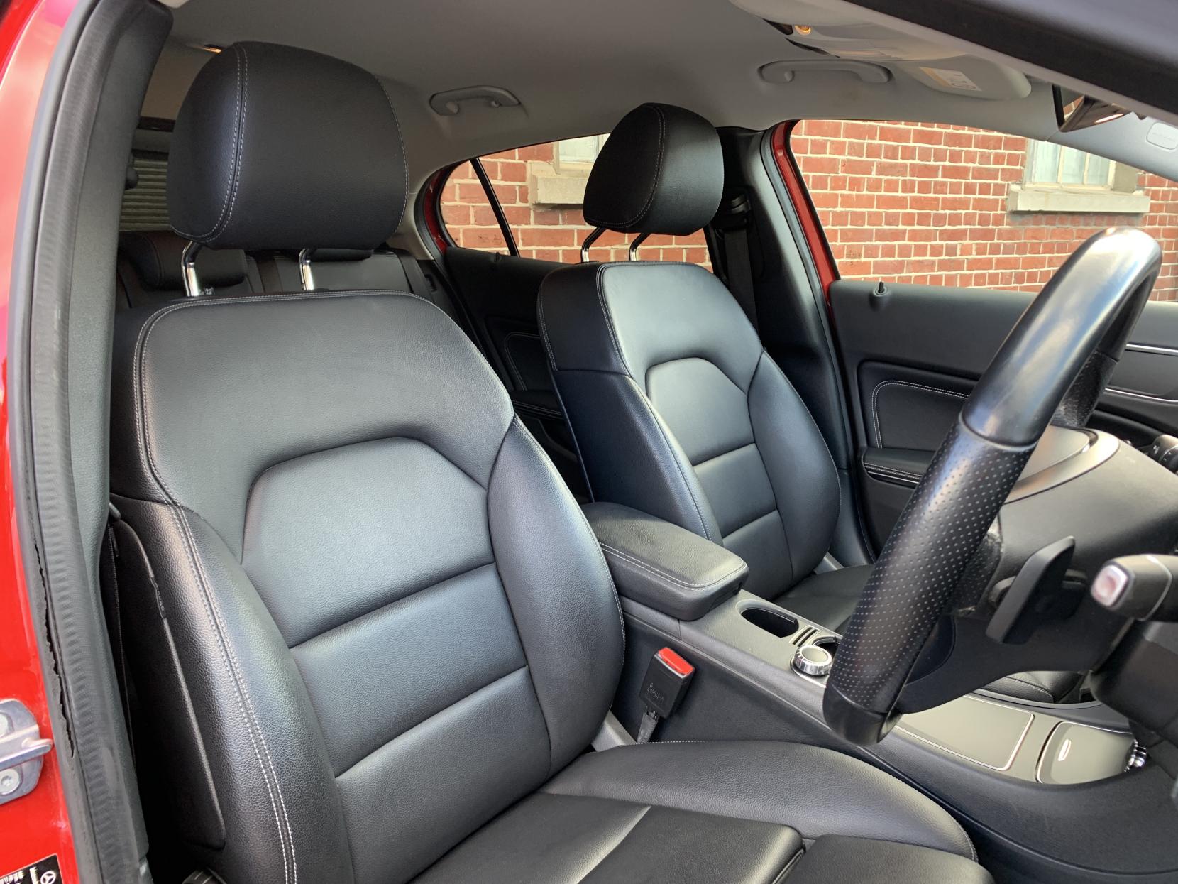 Mercedes-Benz GLA 1.6 GLA200 Sport (Executive) SUV 5dr Petrol 7G-DCT Euro 6 (s/s) (156 ps)