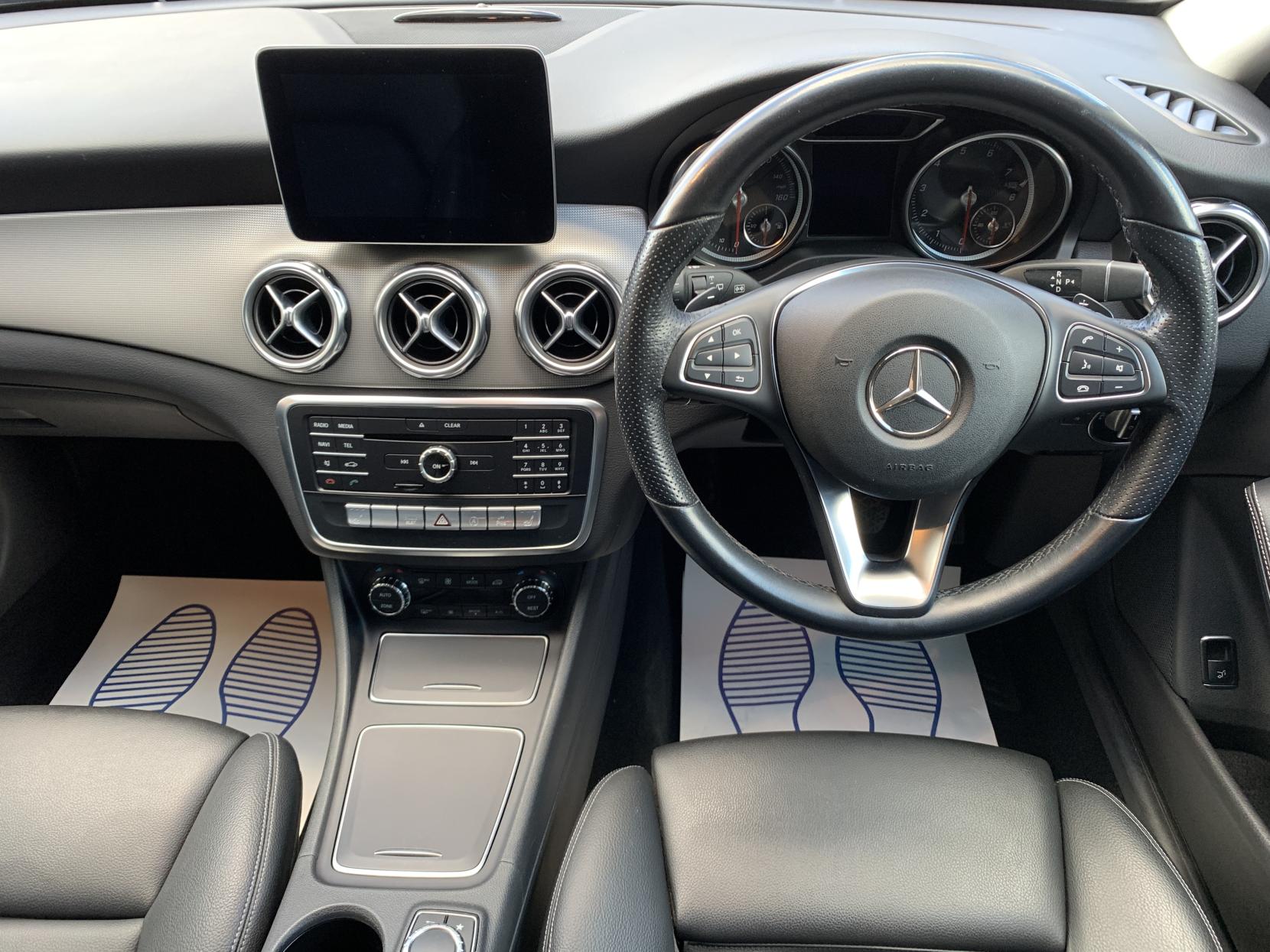 Mercedes-Benz GLA 1.6 GLA200 Sport (Executive) SUV 5dr Petrol 7G-DCT Euro 6 (s/s) (156 ps)