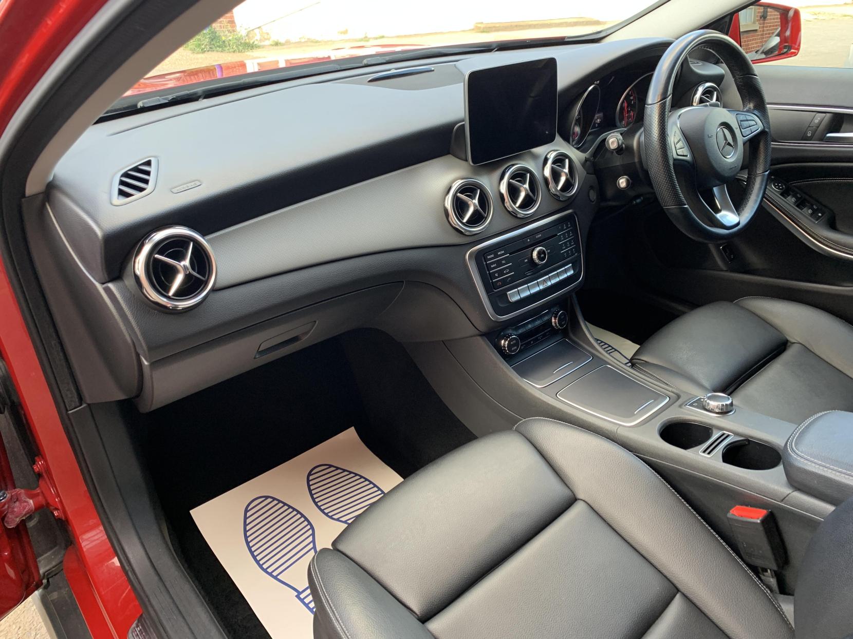 Mercedes-Benz GLA 1.6 GLA200 Sport (Executive) SUV 5dr Petrol 7G-DCT Euro 6 (s/s) (156 ps)