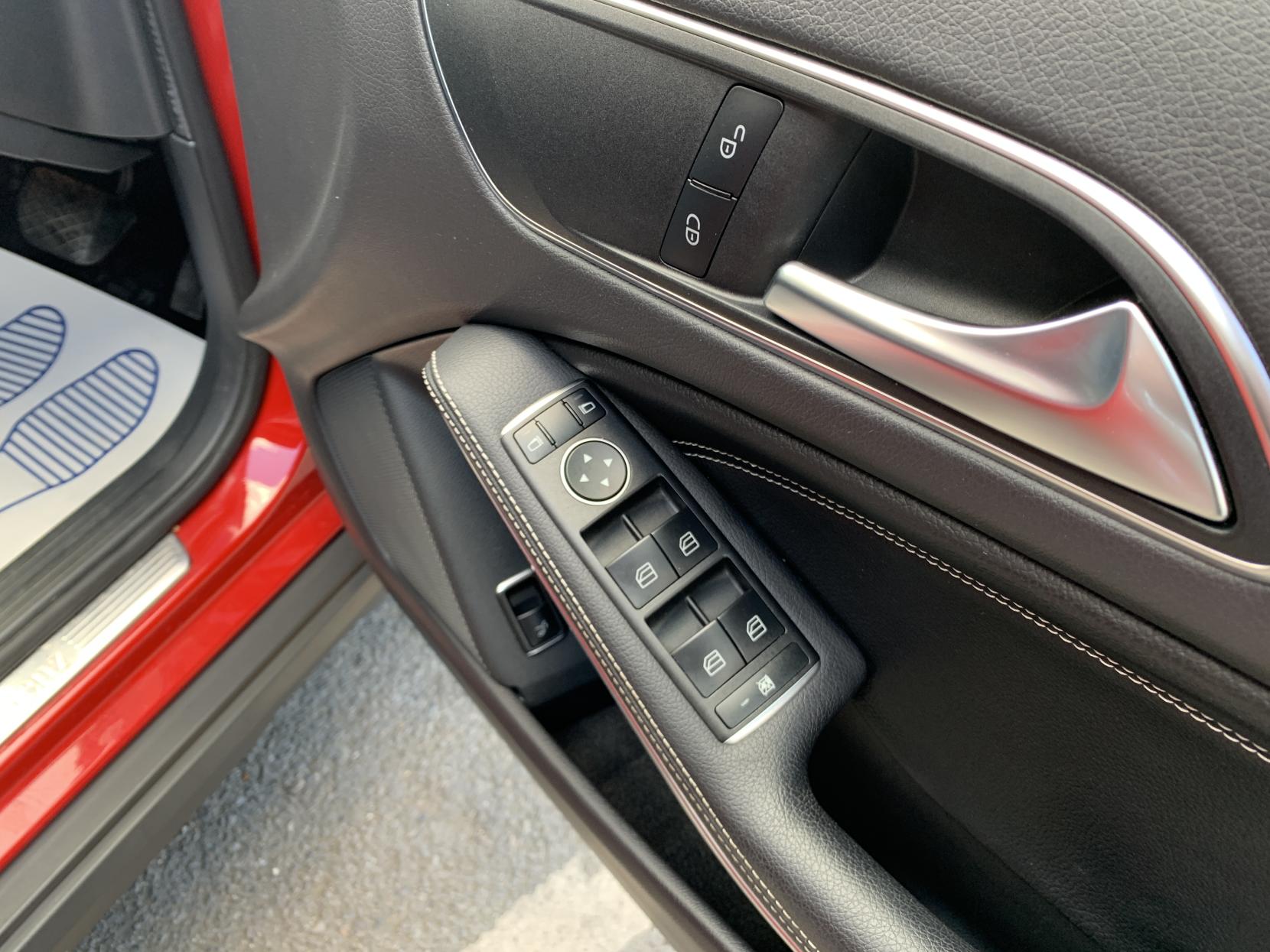 Mercedes-Benz GLA 1.6 GLA200 Sport (Executive) SUV 5dr Petrol 7G-DCT Euro 6 (s/s) (156 ps)