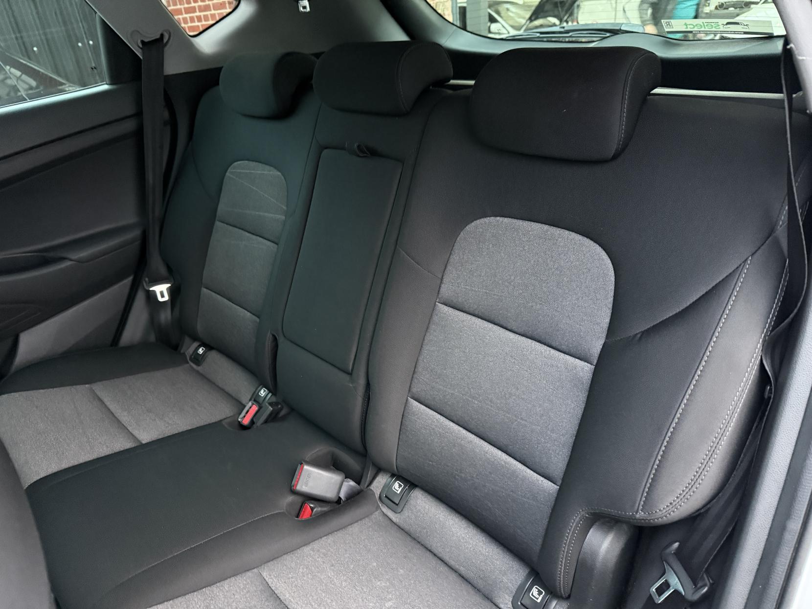 Hyundai TUCSON 1.6 GDi SE Nav SUV 5dr Petrol Manual Euro 6 (s/s) (132 ps)