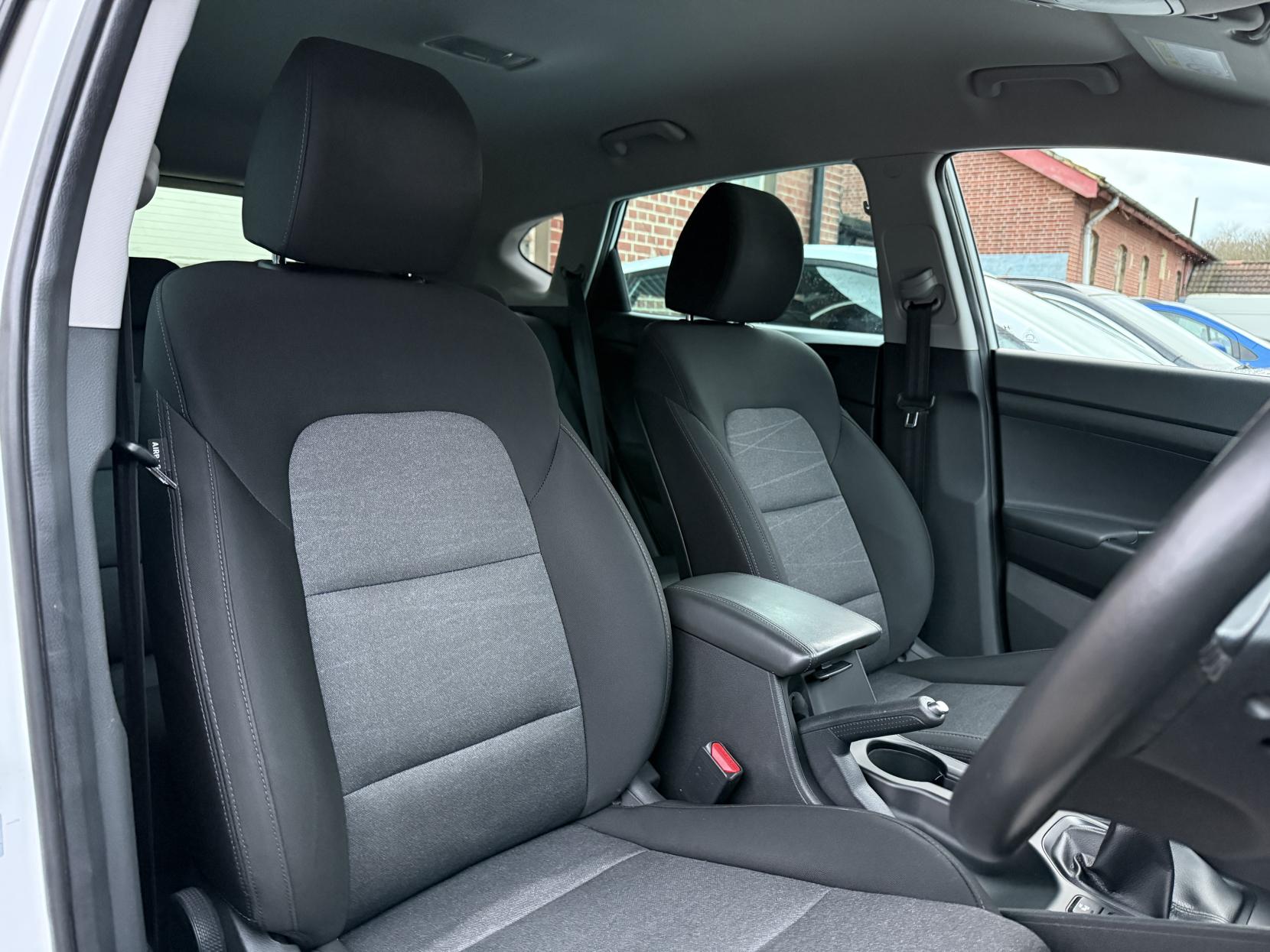 Hyundai TUCSON 1.6 GDi SE Nav SUV 5dr Petrol Manual Euro 6 (s/s) (132 ps)