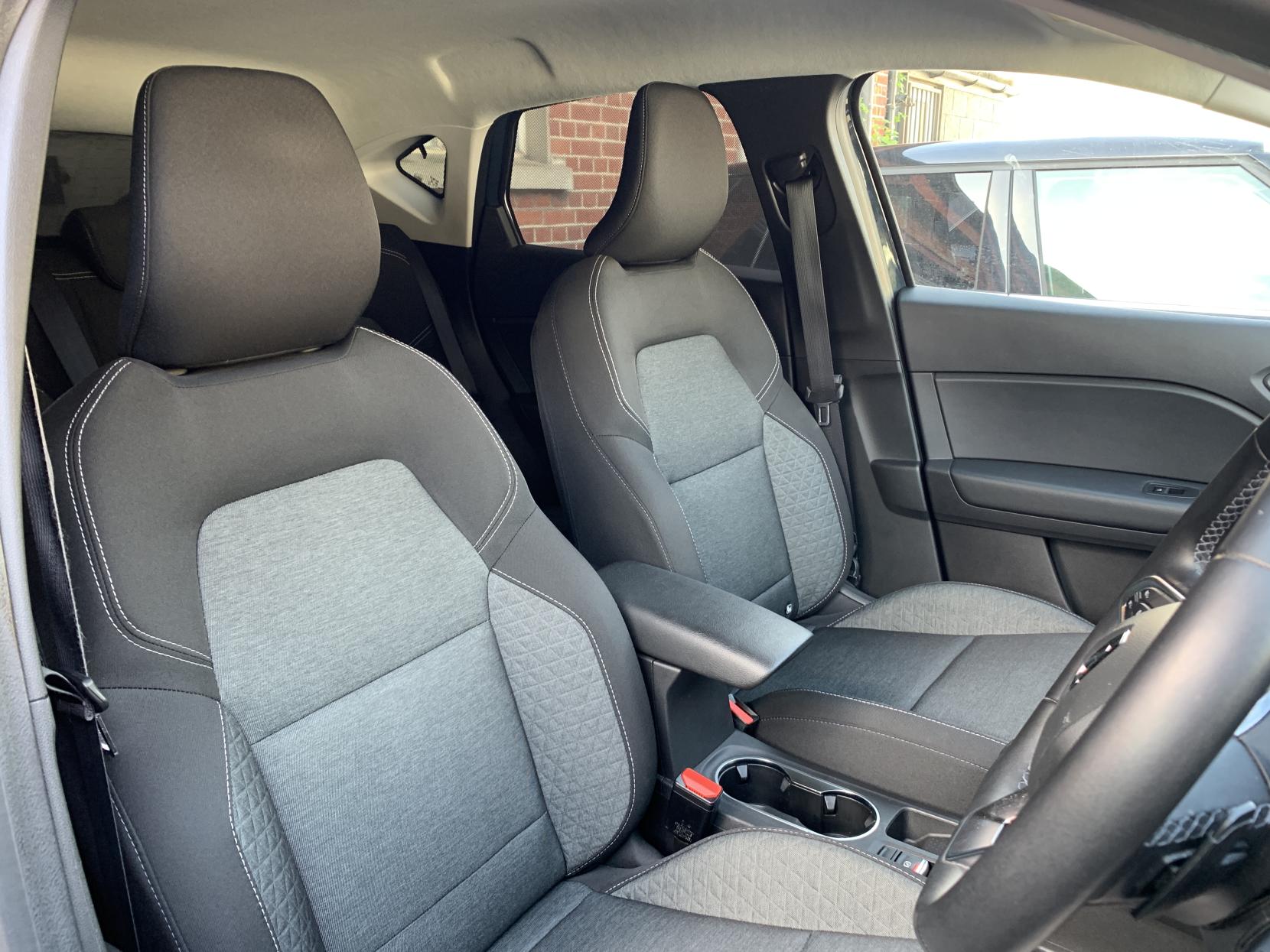 Renault Captur 1.3 TCe Iconic SUV 5dr Petrol EDC Euro 6 (s/s) (140 ps)