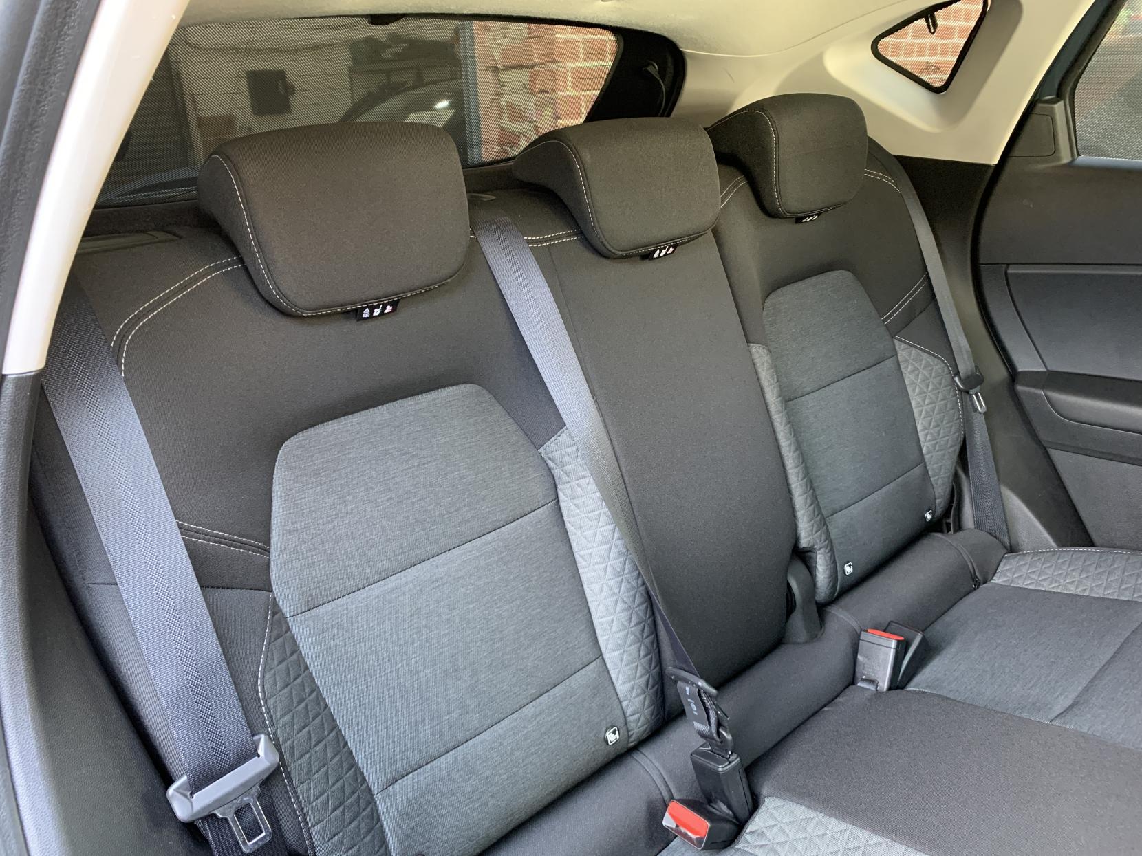 Renault Captur 1.3 TCe Iconic SUV 5dr Petrol EDC Euro 6 (s/s) (140 ps)