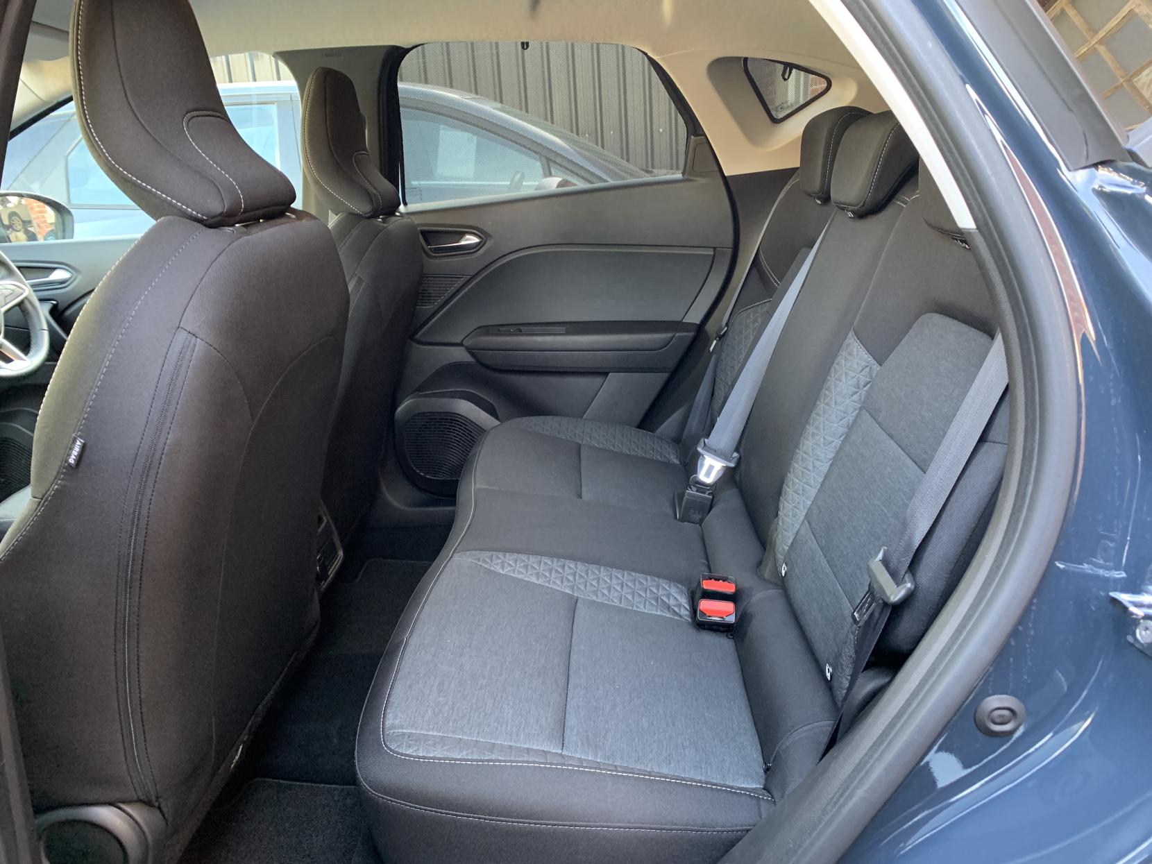 Renault Captur 1.3 TCe Iconic SUV 5dr Petrol EDC Euro 6 (s/s) (140 ps)