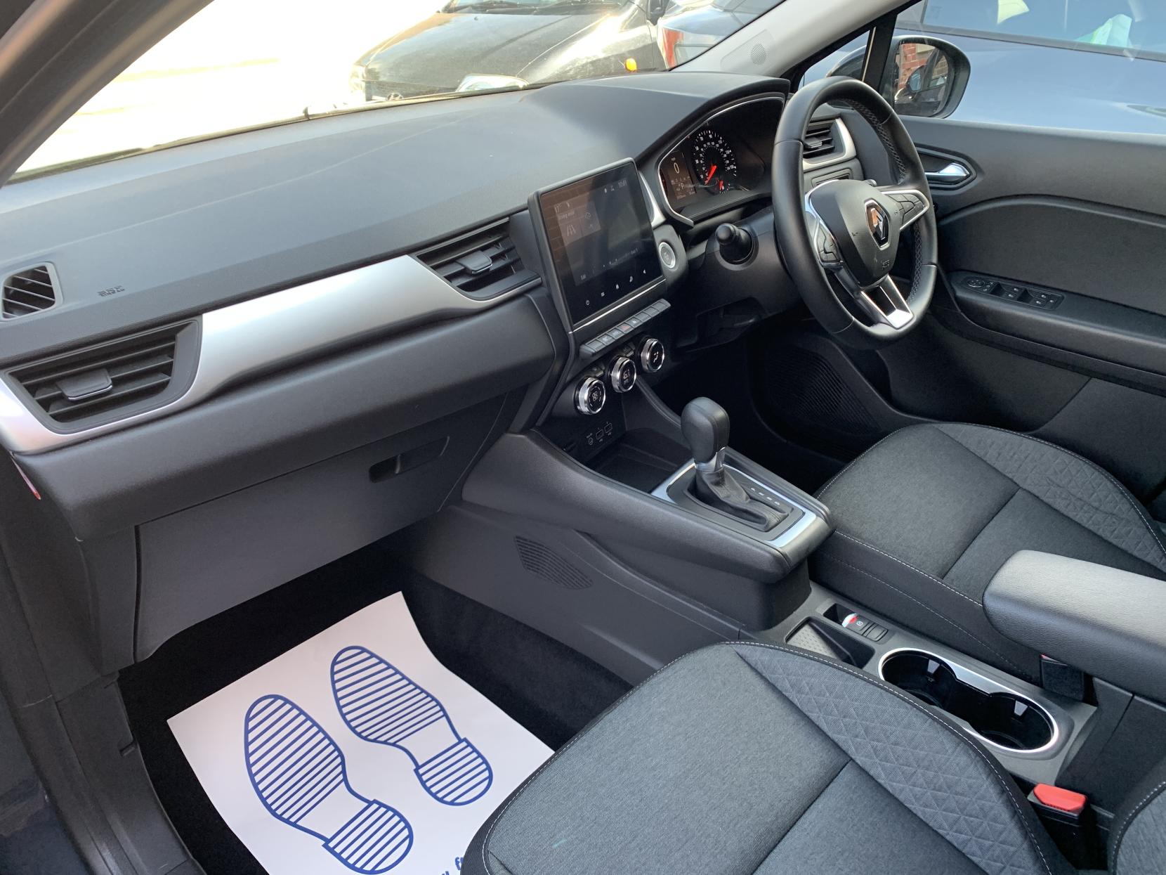 Renault Captur 1.3 TCe Iconic SUV 5dr Petrol EDC Euro 6 (s/s) (140 ps)