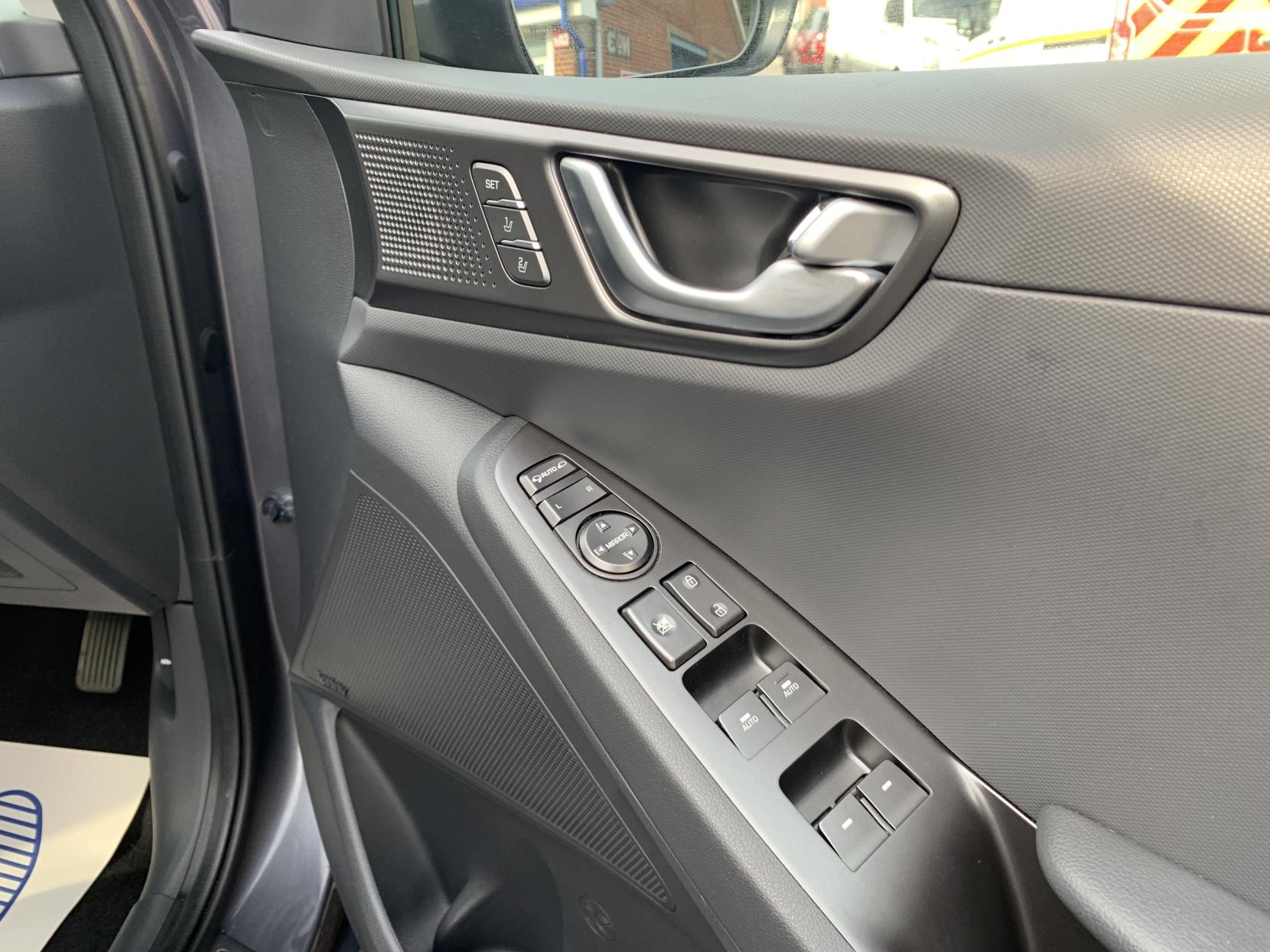 Hyundai IONIQ 1.6 h-GDi Premium SE Hatchback 5dr Petrol Hybrid DCT Euro 6 (s/s) (141 ps)