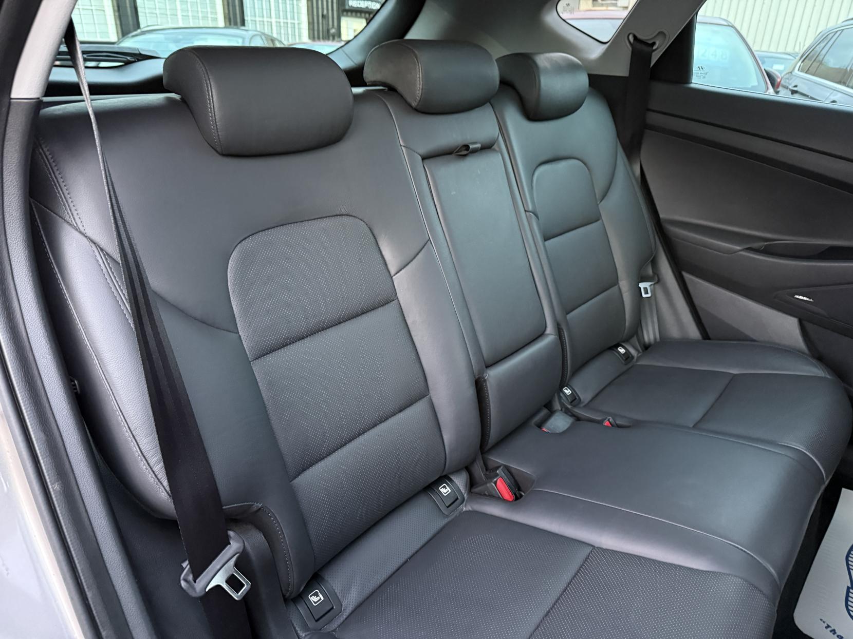 Hyundai TUCSON 2.0 CRDi Premium SE SUV 5dr Diesel Auto 4WD Euro 6 (s/s) (185 ps)