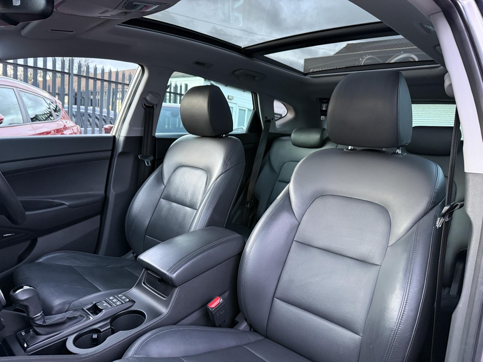 Hyundai TUCSON 2.0 CRDi Premium SE SUV 5dr Diesel Auto 4WD Euro 6 (s/s) (185 ps)