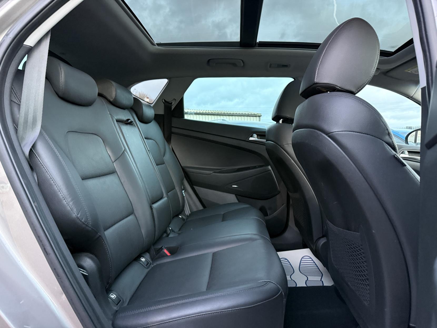 Hyundai TUCSON 2.0 CRDi Premium SE SUV 5dr Diesel Auto 4WD Euro 6 (s/s) (185 ps)