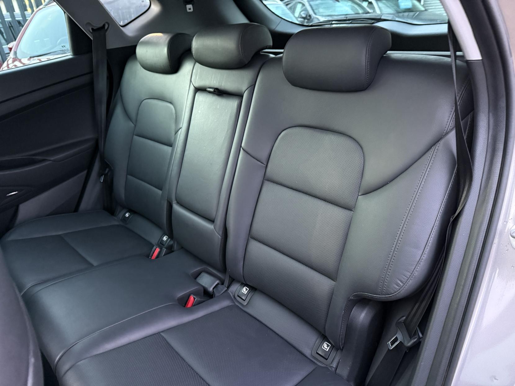 Hyundai TUCSON 2.0 CRDi Premium SE SUV 5dr Diesel Auto 4WD Euro 6 (s/s) (185 ps)