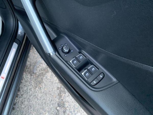 Audi Q2 1.6 TDI 30 S line SUV 5dr Diesel S Tronic Euro 6 (s/s) (116 ps)