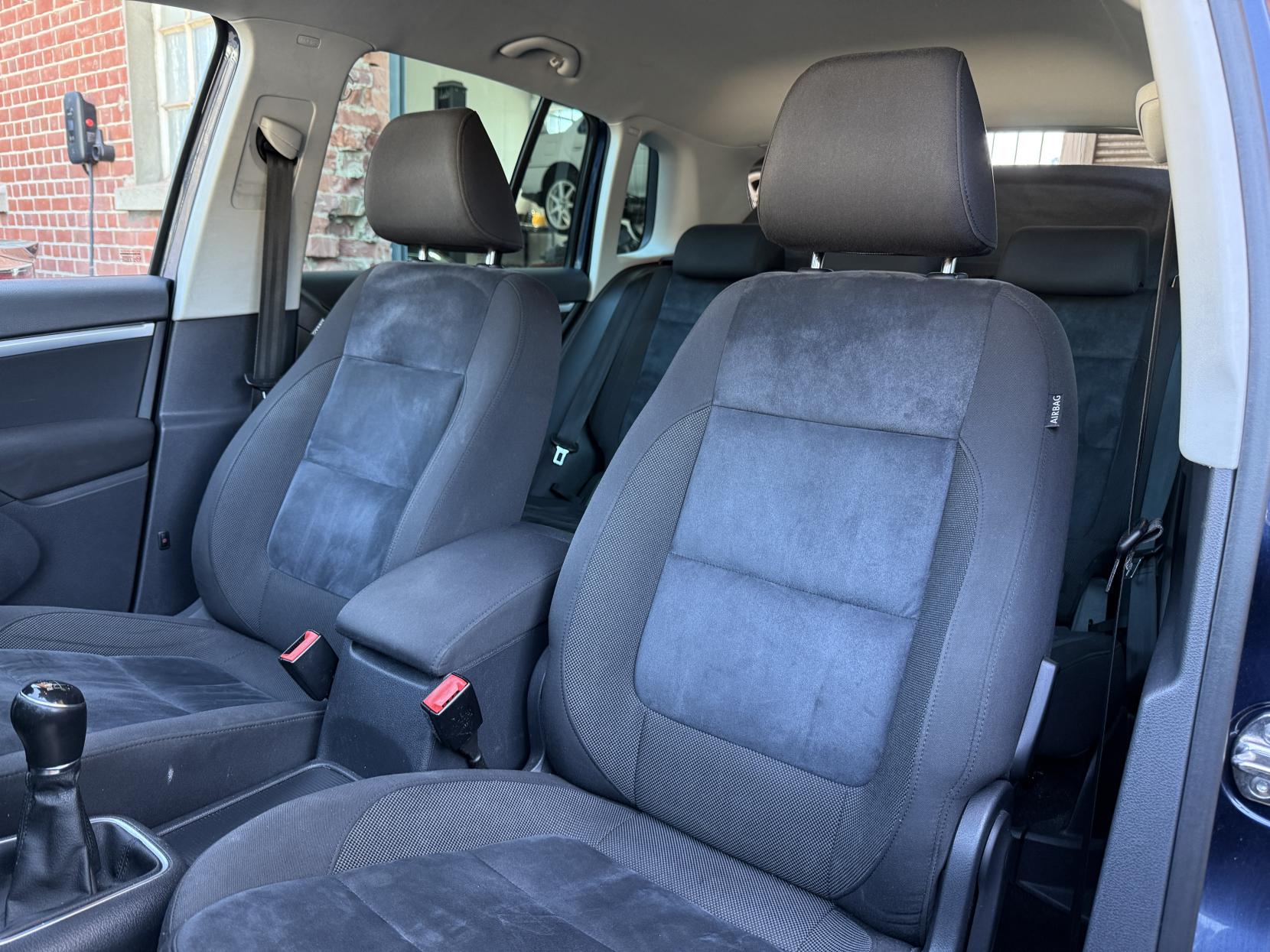 Volkswagen Tiguan 2.0 TDI BlueMotion Tech Match SUV 5dr Diesel Manual 2WD Euro 5 (s/s) (140 ps)