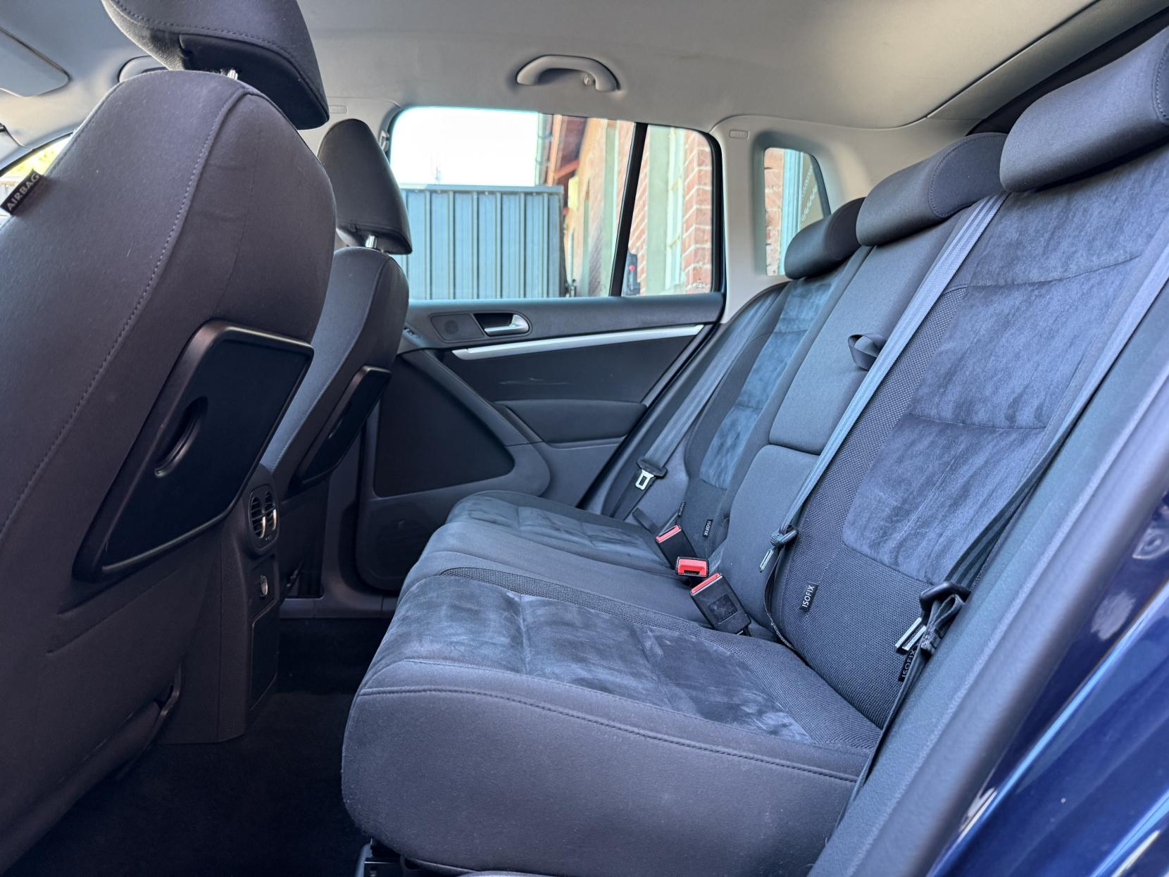 Volkswagen Tiguan 2.0 TDI BlueMotion Tech Match SUV 5dr Diesel Manual 2WD Euro 5 (s/s) (140 ps)