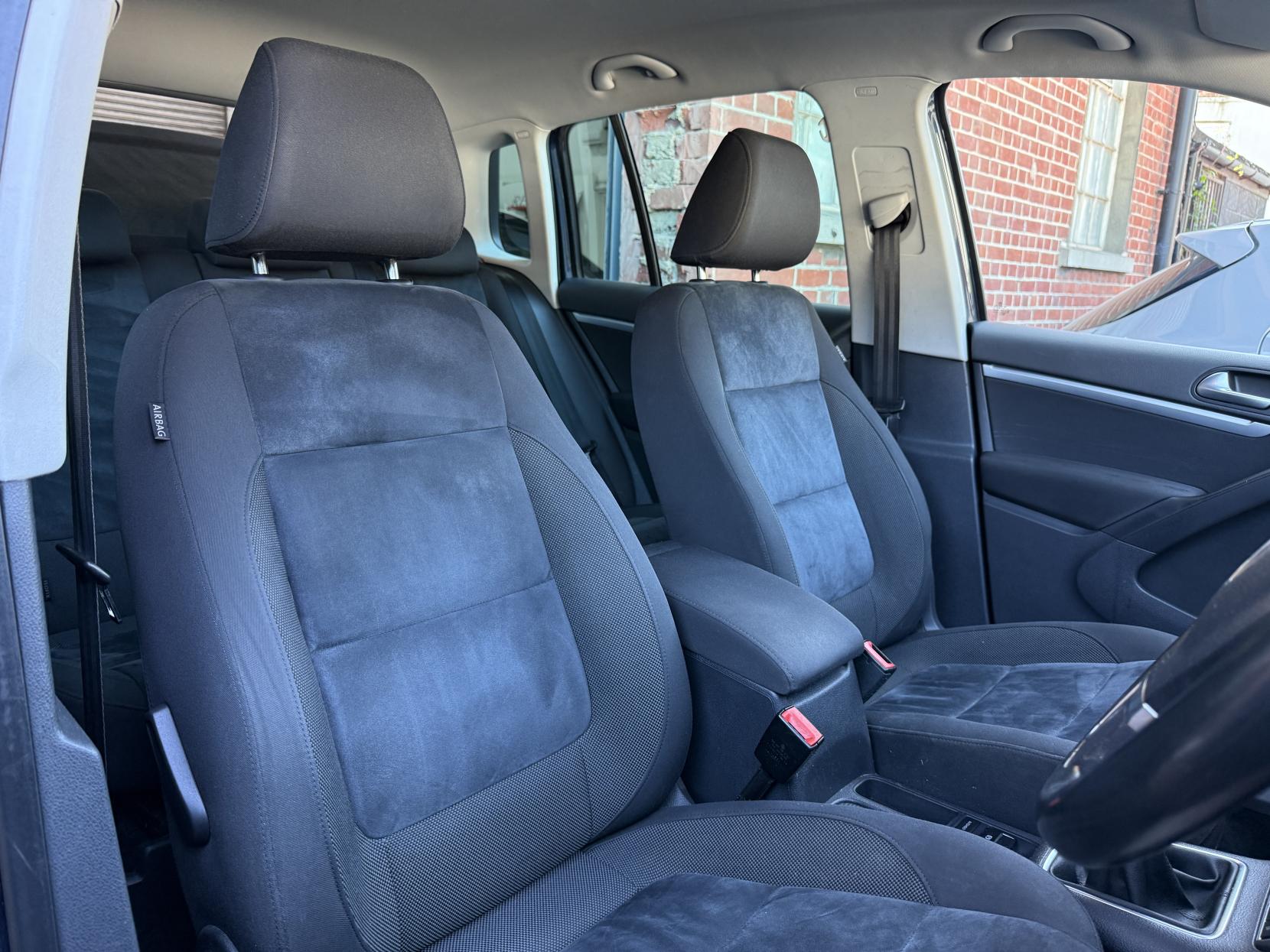 Volkswagen Tiguan 2.0 TDI BlueMotion Tech Match SUV 5dr Diesel Manual 2WD Euro 5 (s/s) (140 ps)