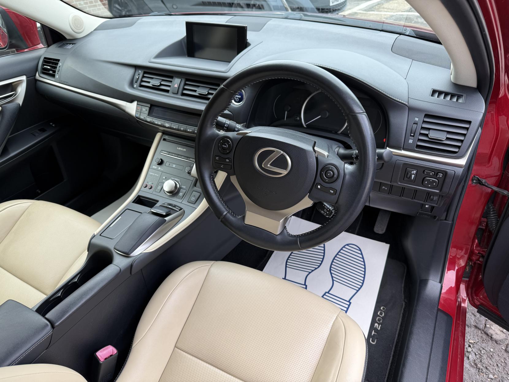 Lexus CT 1.8 200h Luxury Hatchback 5dr Petrol Hybrid CVT Euro 6 (s/s) (136 ps)