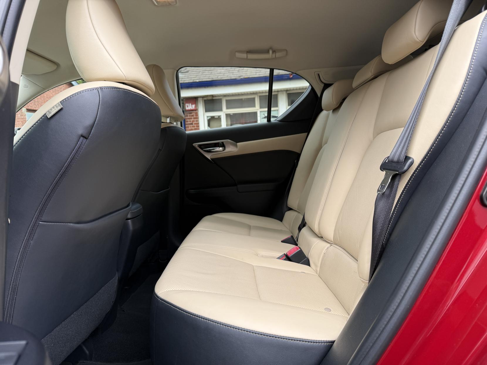 Lexus CT 1.8 200h Luxury Hatchback 5dr Petrol Hybrid CVT Euro 6 (s/s) (136 ps)