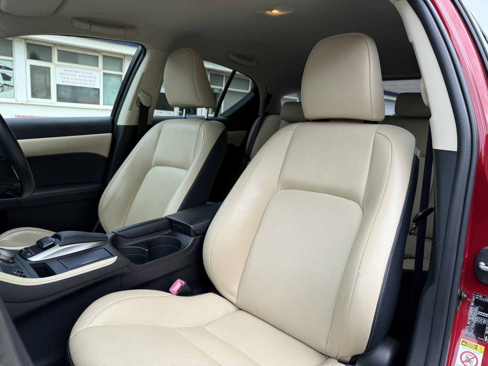 Lexus CT 1.8 200h Luxury Hatchback 5dr Petrol Hybrid CVT Euro 6 (s/s) (136 ps)