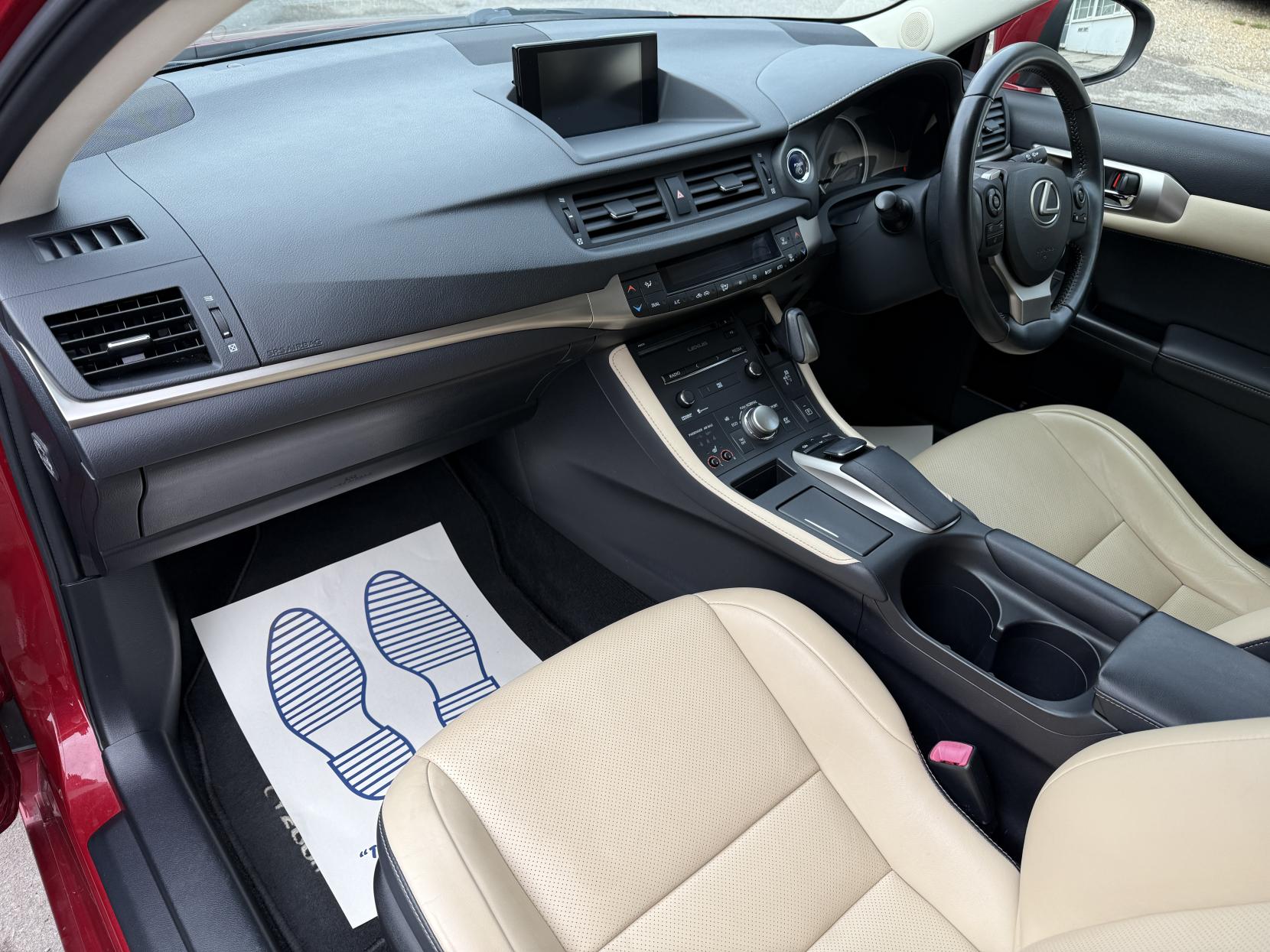 Lexus CT 1.8 200h Luxury Hatchback 5dr Petrol Hybrid CVT Euro 6 (s/s) (136 ps)
