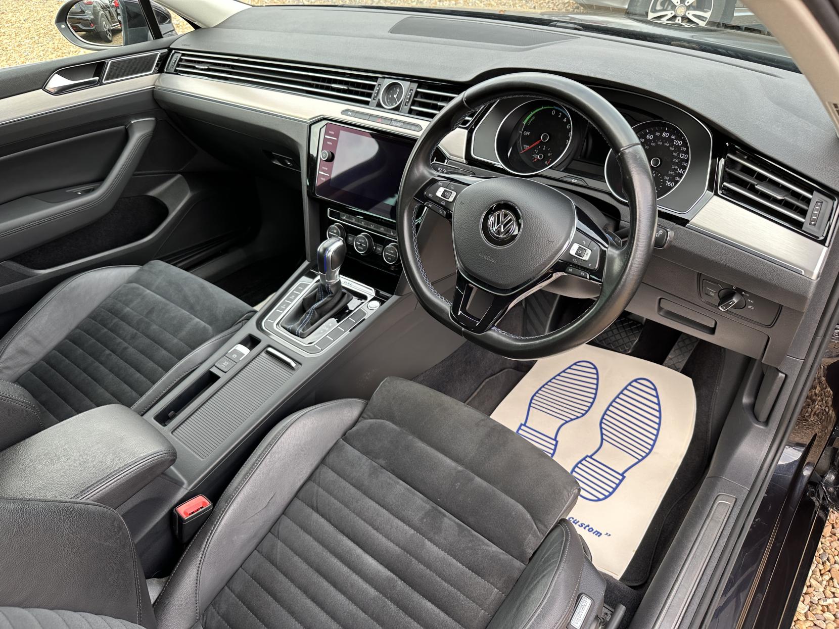 Volkswagen Passat 1.4 TSI GTE Estate 5dr Petrol Plug-in Hybrid DSG Euro 6 (s/s) (218 ps)