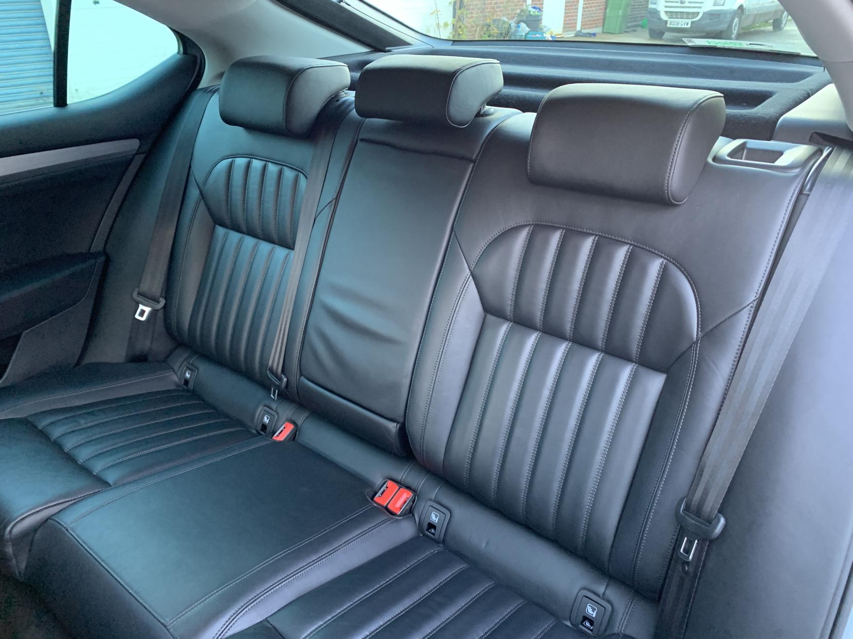 Skoda Superb 2.0 TDI SE L Executive Hatchback 5dr Diesel Manual Euro 6 (s/s) (150 ps)