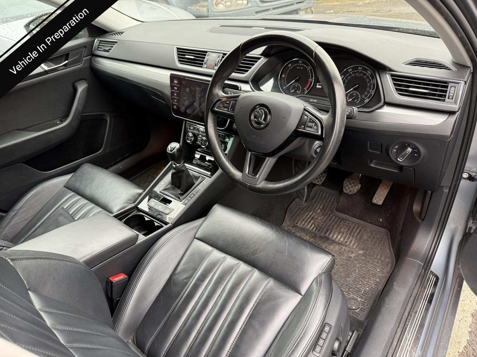 Skoda Superb 2.0 TDI SE L Executive Hatchback 5dr Diesel Manual Euro 6 (s/s) (150 ps)