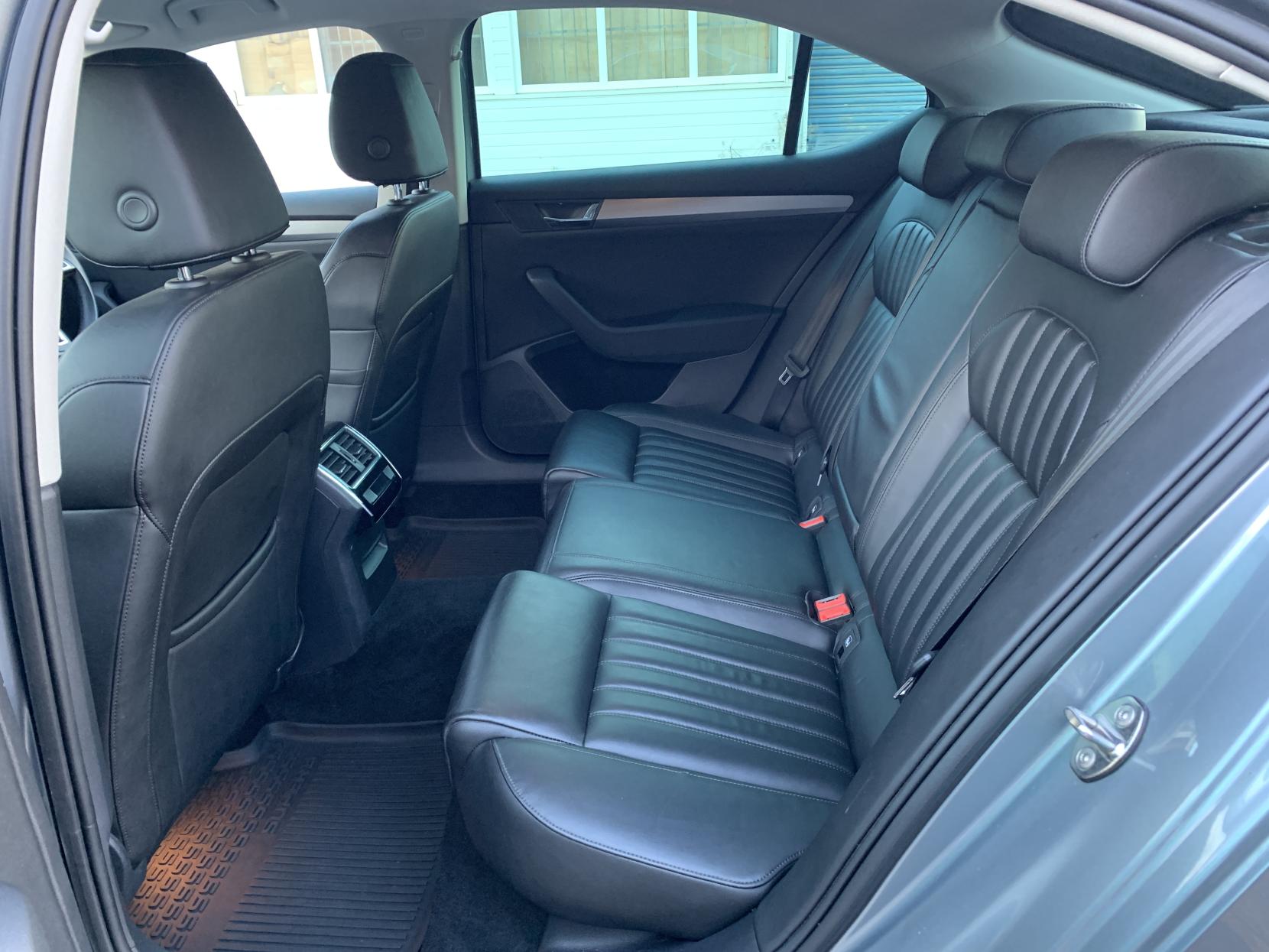 Skoda Superb 2.0 TDI SE L Executive Hatchback 5dr Diesel Manual Euro 6 (s/s) (150 ps)