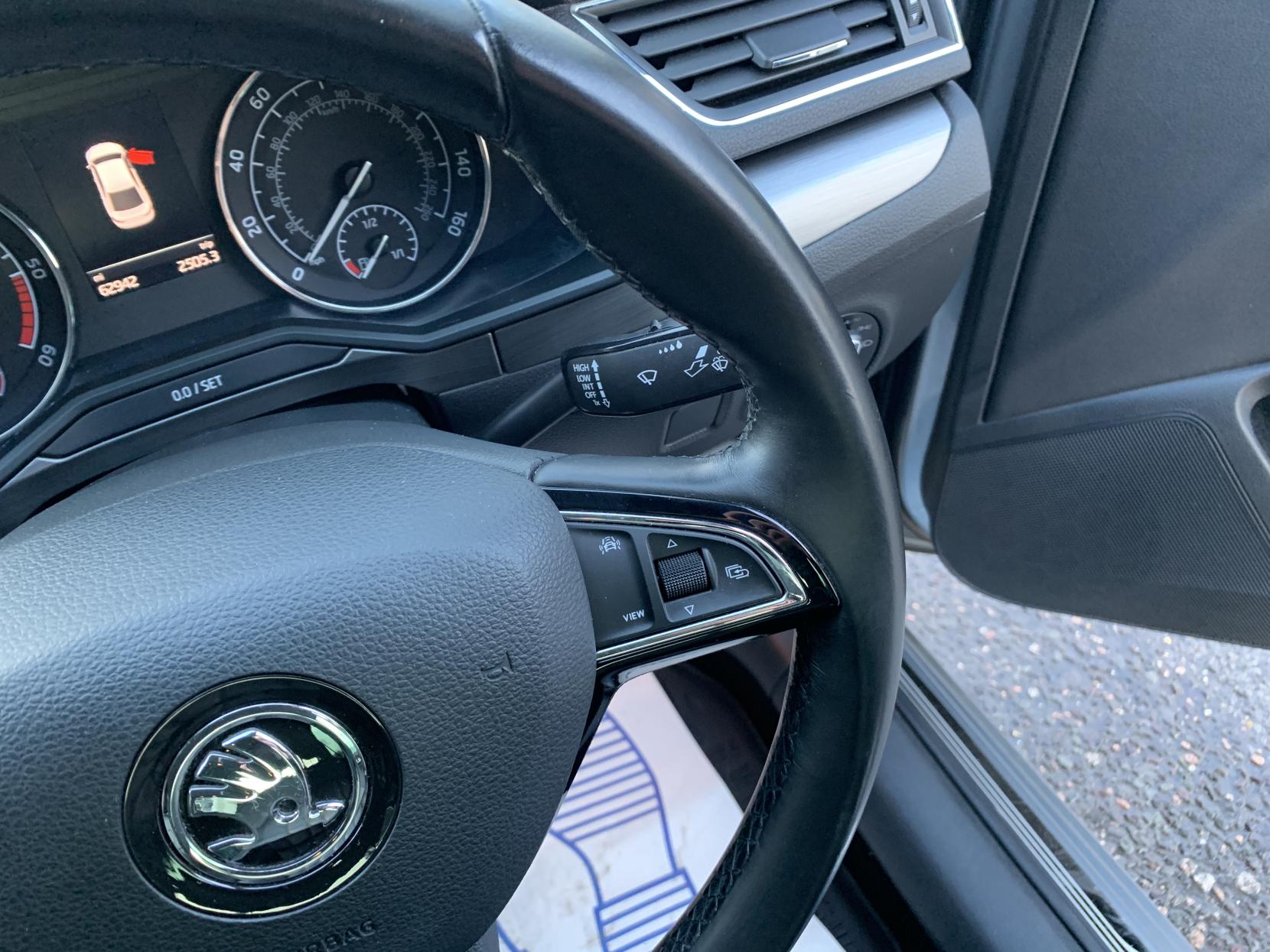 Skoda Superb 2.0 TDI SE L Executive Hatchback 5dr Diesel Manual Euro 6 (s/s) (150 ps)