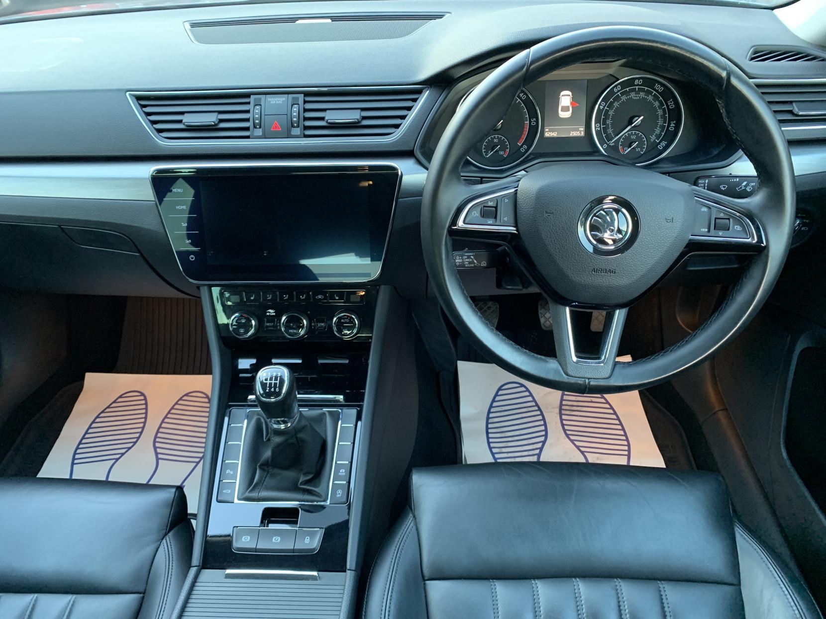 Skoda Superb 2.0 TDI SE L Executive Hatchback 5dr Diesel Manual Euro 6 (s/s) (150 ps)