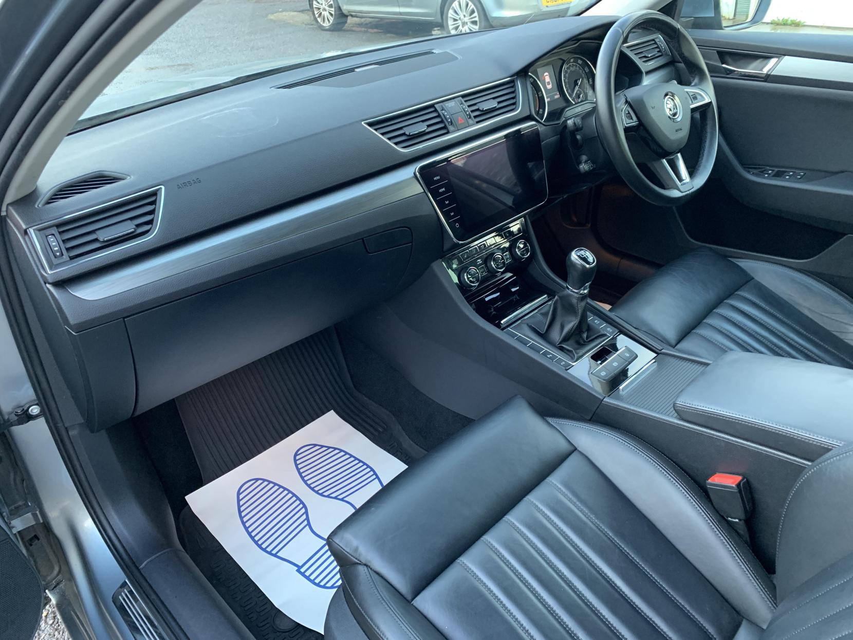 Skoda Superb 2.0 TDI SE L Executive Hatchback 5dr Diesel Manual Euro 6 (s/s) (150 ps)