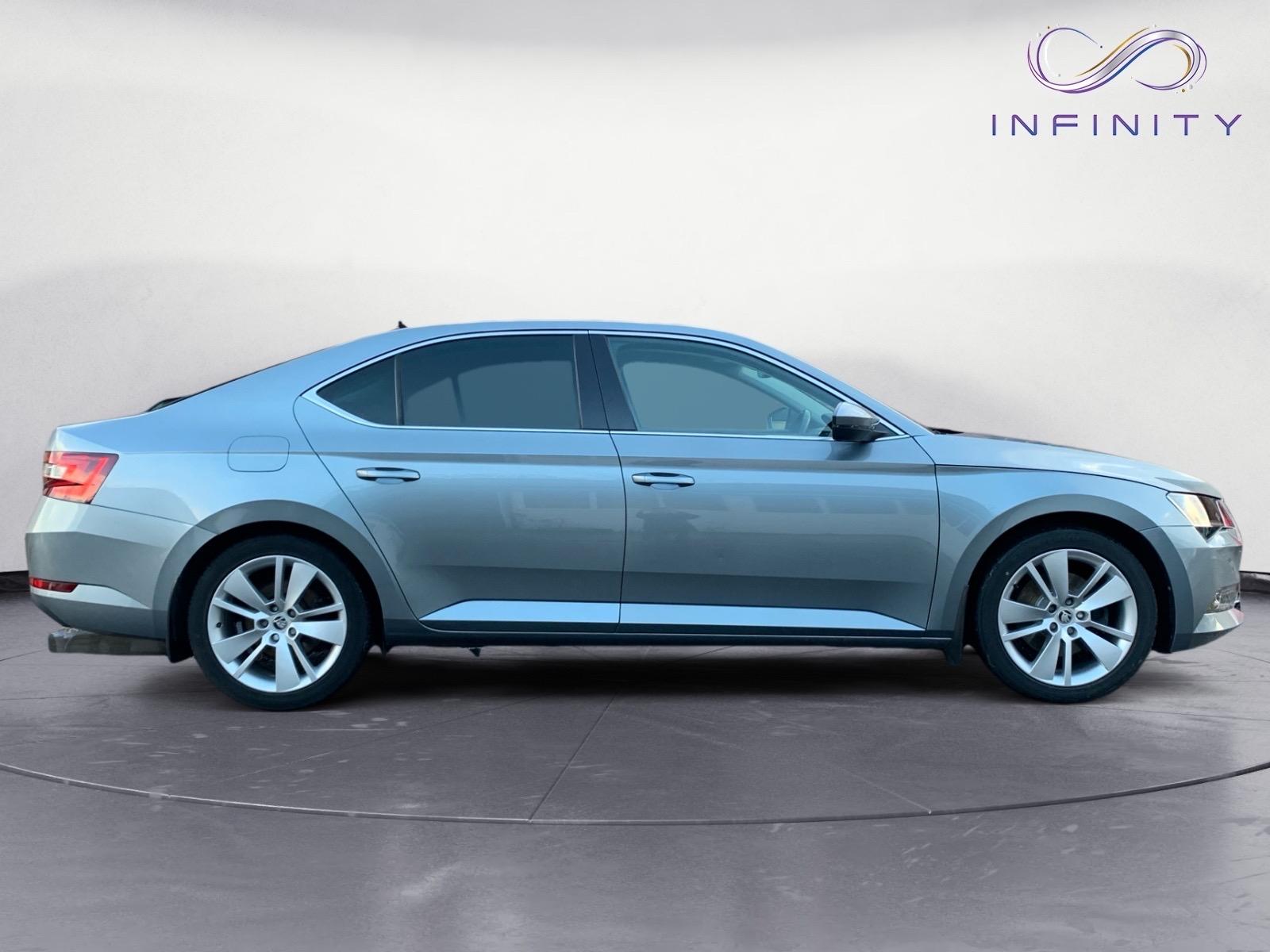 Skoda Superb 2.0 TDI SE L Executive Hatchback 5dr Diesel Manual Euro 6 (s/s) (150 ps)