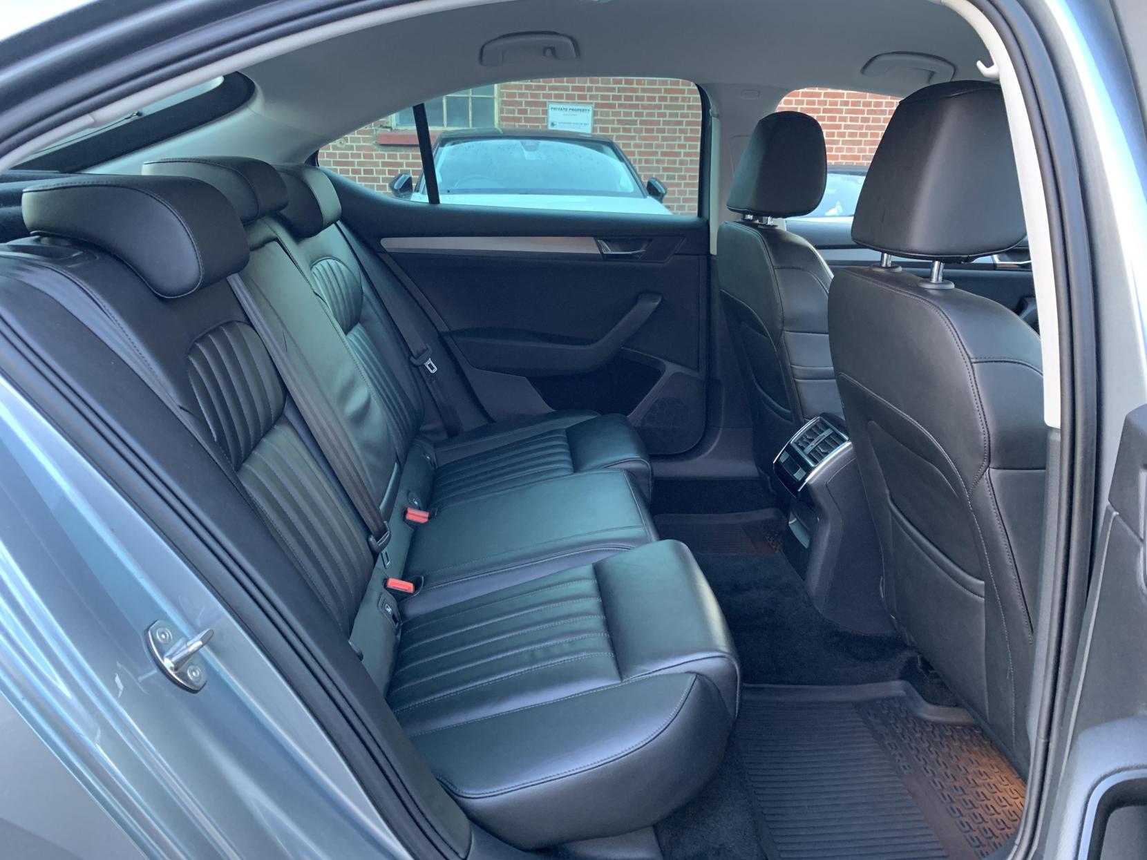 Skoda Superb 2.0 TDI SE L Executive Hatchback 5dr Diesel Manual Euro 6 (s/s) (150 ps)