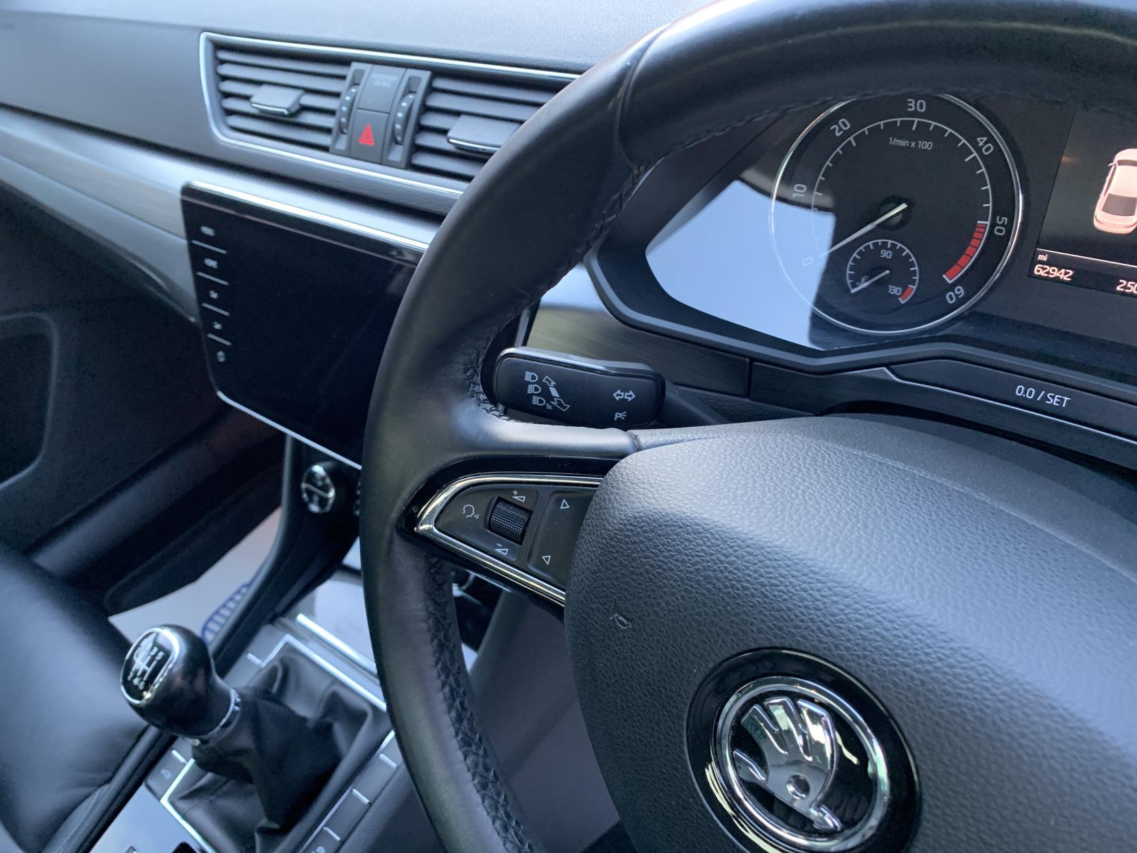 Skoda Superb 2.0 TDI SE L Executive Hatchback 5dr Diesel Manual Euro 6 (s/s) (150 ps)