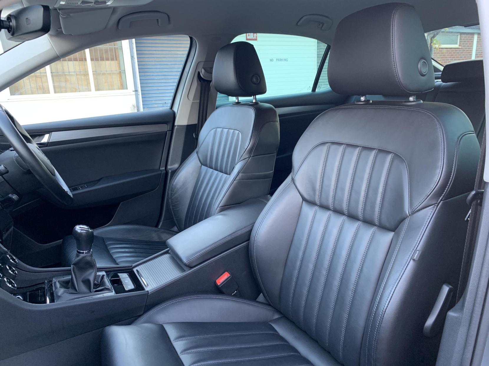 Skoda Superb 2.0 TDI SE L Executive Hatchback 5dr Diesel Manual Euro 6 (s/s) (150 ps)