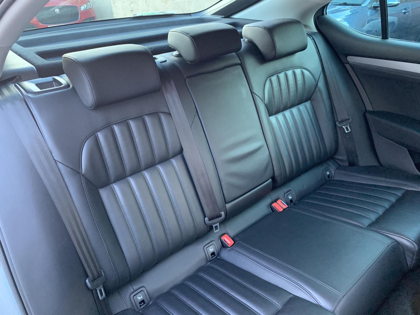 Skoda Superb 2.0 TDI SE L Executive Hatchback 5dr Diesel Manual Euro 6 (s/s) (150 ps)