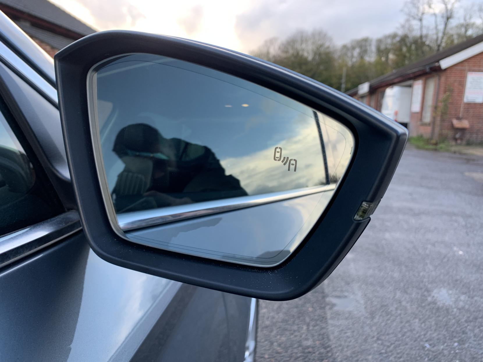 Skoda Superb 2.0 TDI SE L Executive Hatchback 5dr Diesel Manual Euro 6 (s/s) (150 ps)