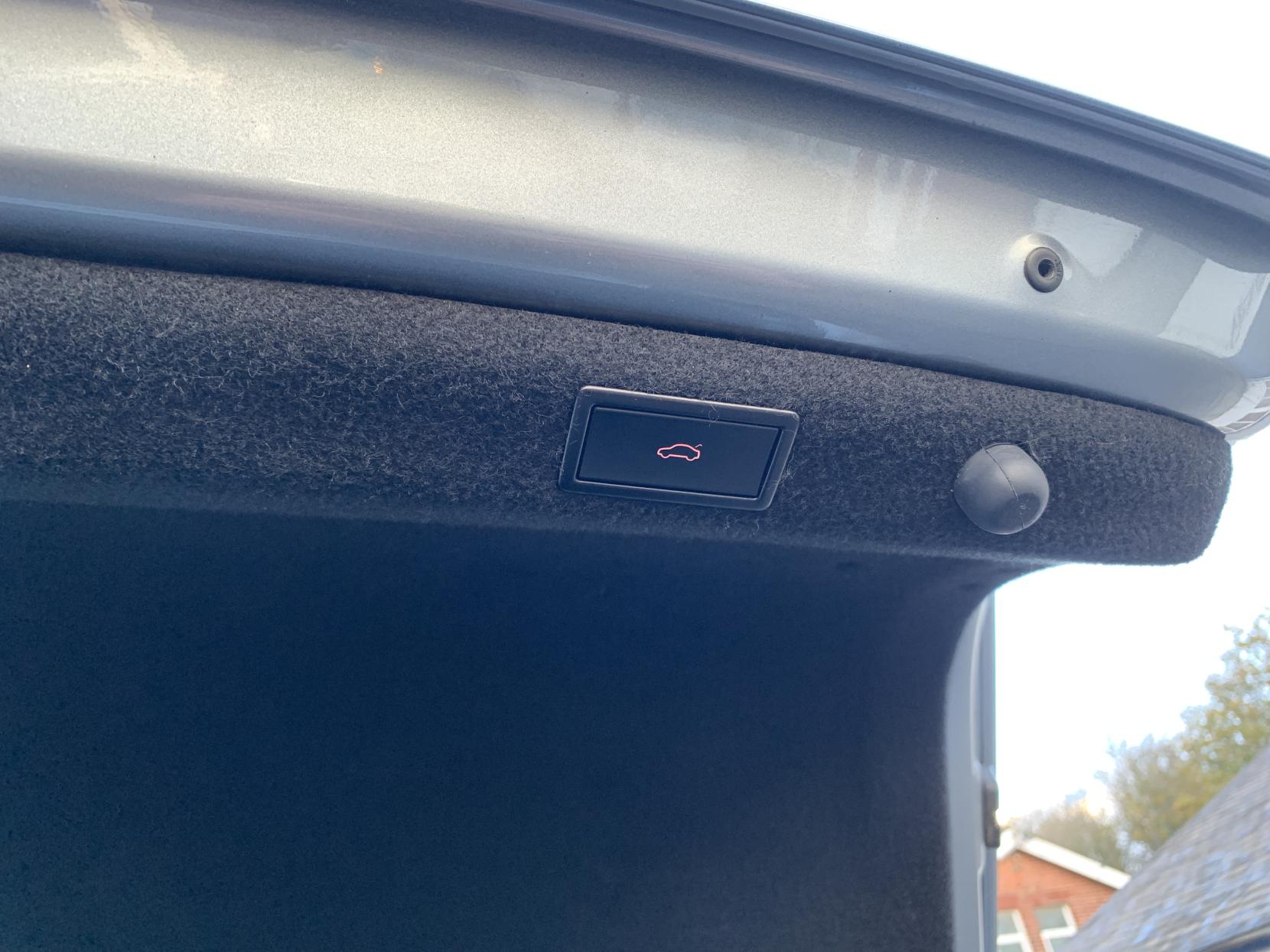 Skoda Superb 2.0 TDI SE L Executive Hatchback 5dr Diesel Manual Euro 6 (s/s) (150 ps)