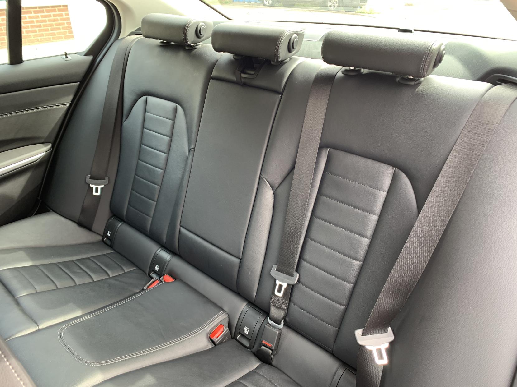 BMW 3 Series 2.0 320i Sport Saloon 4dr Petrol Auto Euro 6 (s/s) (184 ps)