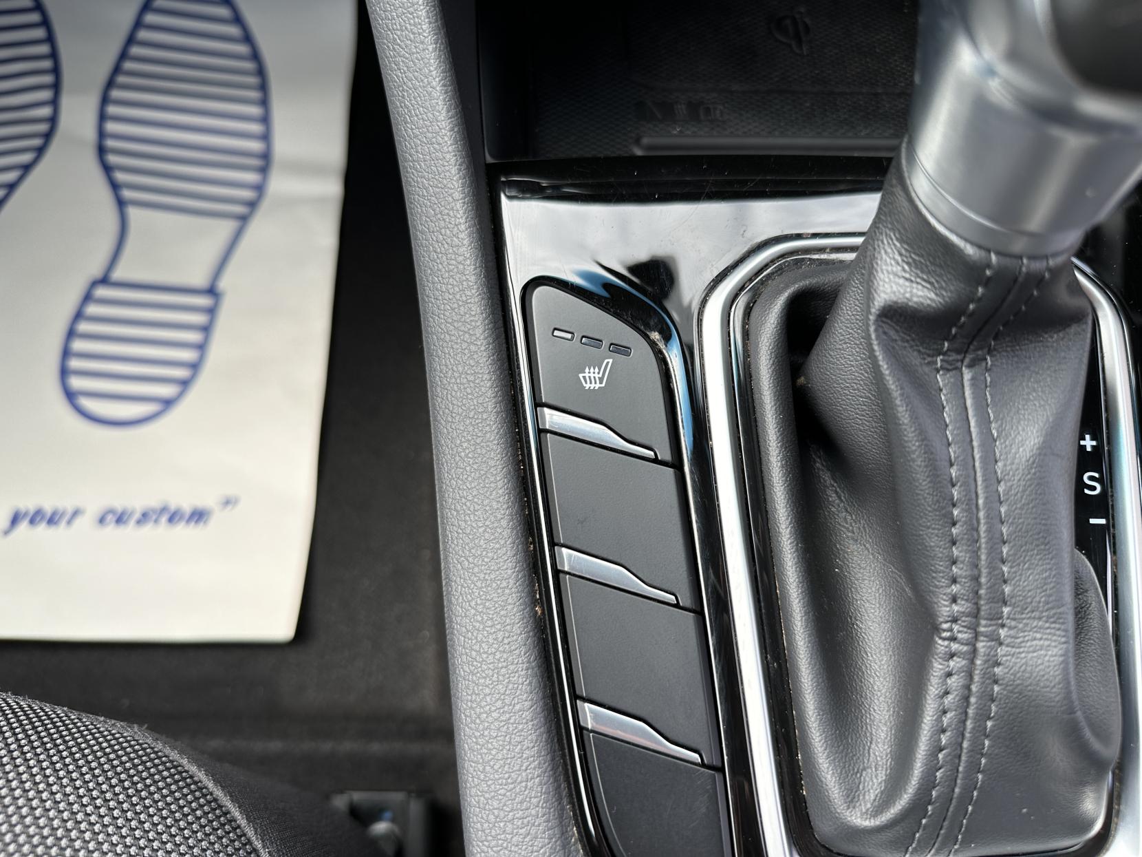 Hyundai IONIQ 1.6 h-GDi 8.9kWh Premium Hatchback 5dr Petrol Plug-in Hybrid DCT Euro 6 (s/s) (141 ps)