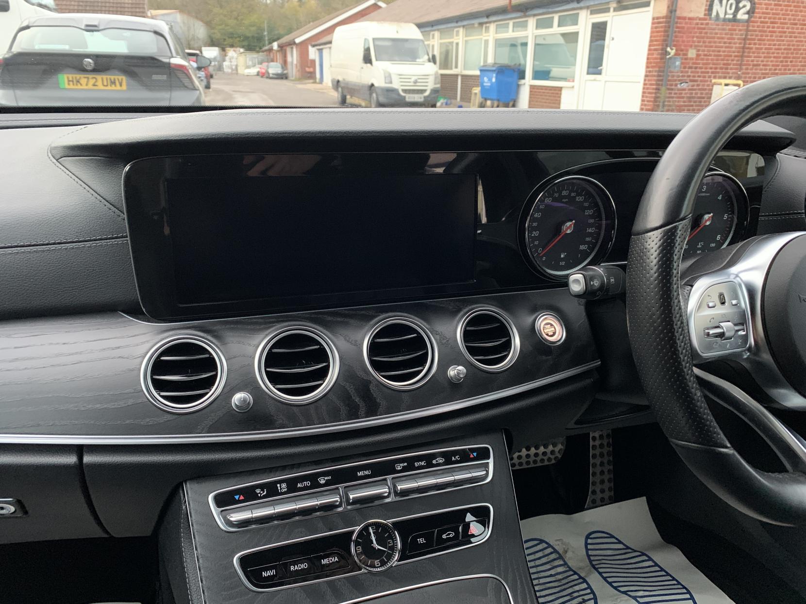 Mercedes-Benz E Class 2.0 E220d AMG Line Saloon 4dr Diesel G-Tronic+ Euro 6 (s/s) (194 ps)