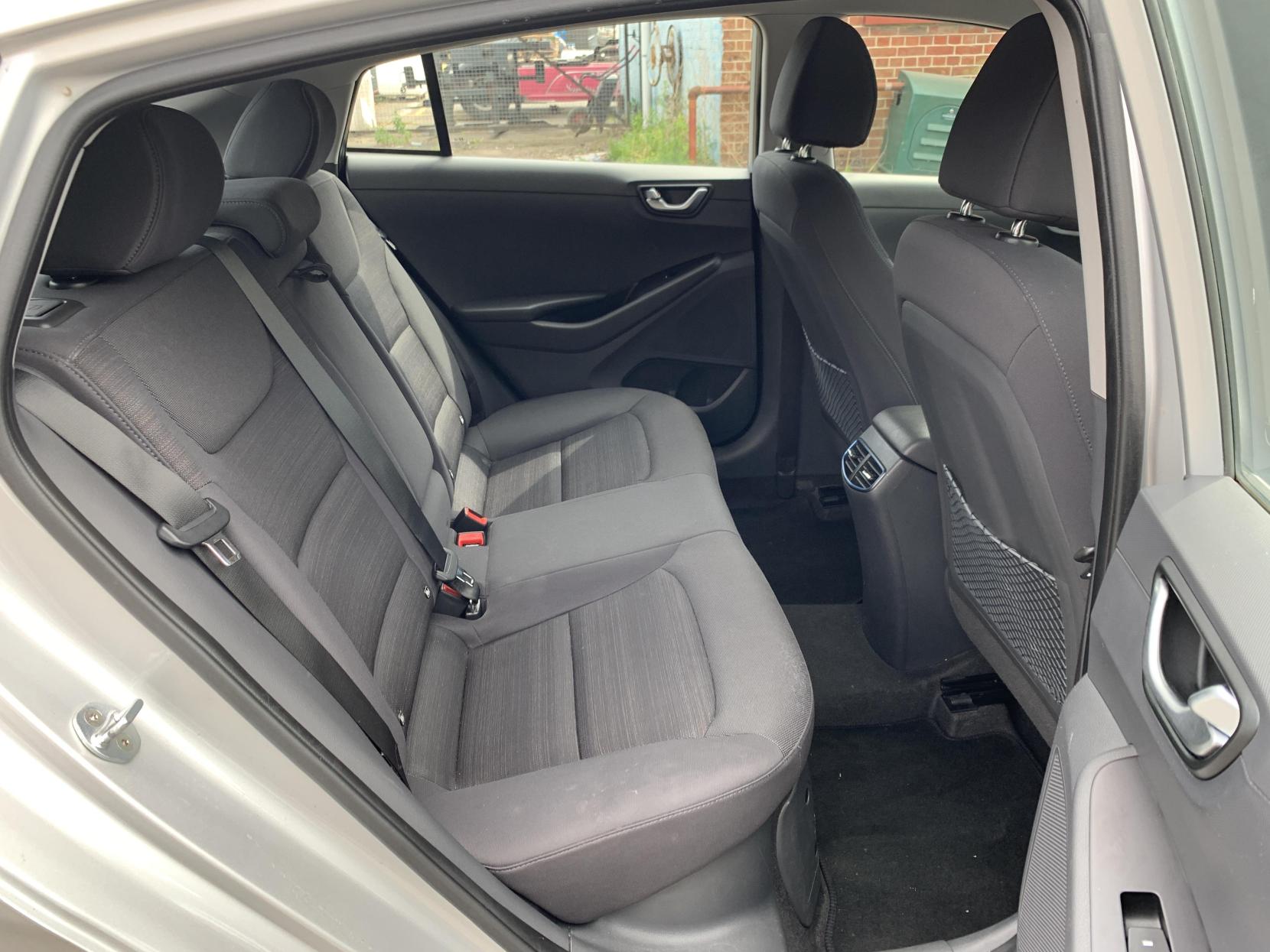 Hyundai IONIQ 1.6 h-GDi GPF Premium Hatchback 5dr Petrol Hybrid DCT Euro 6 (s/s) (141 ps)