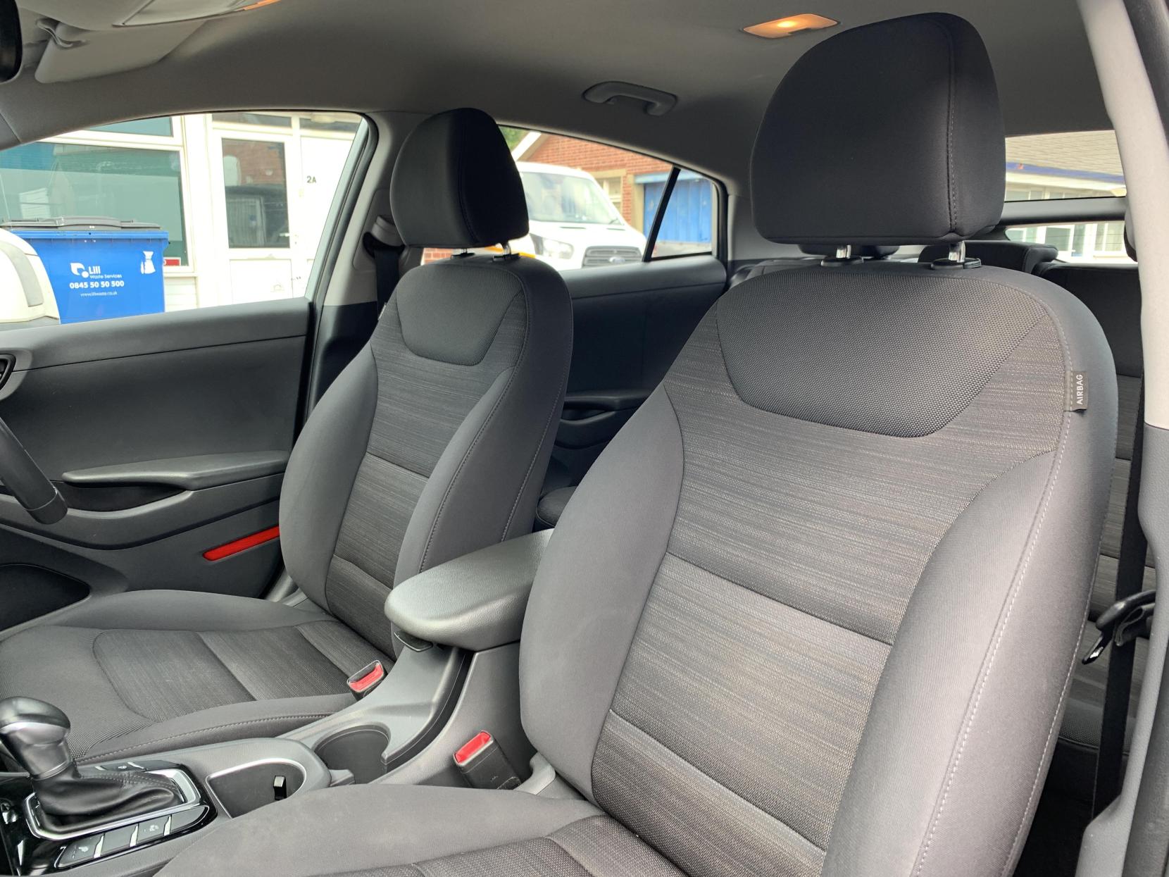 Hyundai IONIQ 1.6 h-GDi GPF Premium Hatchback 5dr Petrol Hybrid DCT Euro 6 (s/s) (141 ps)