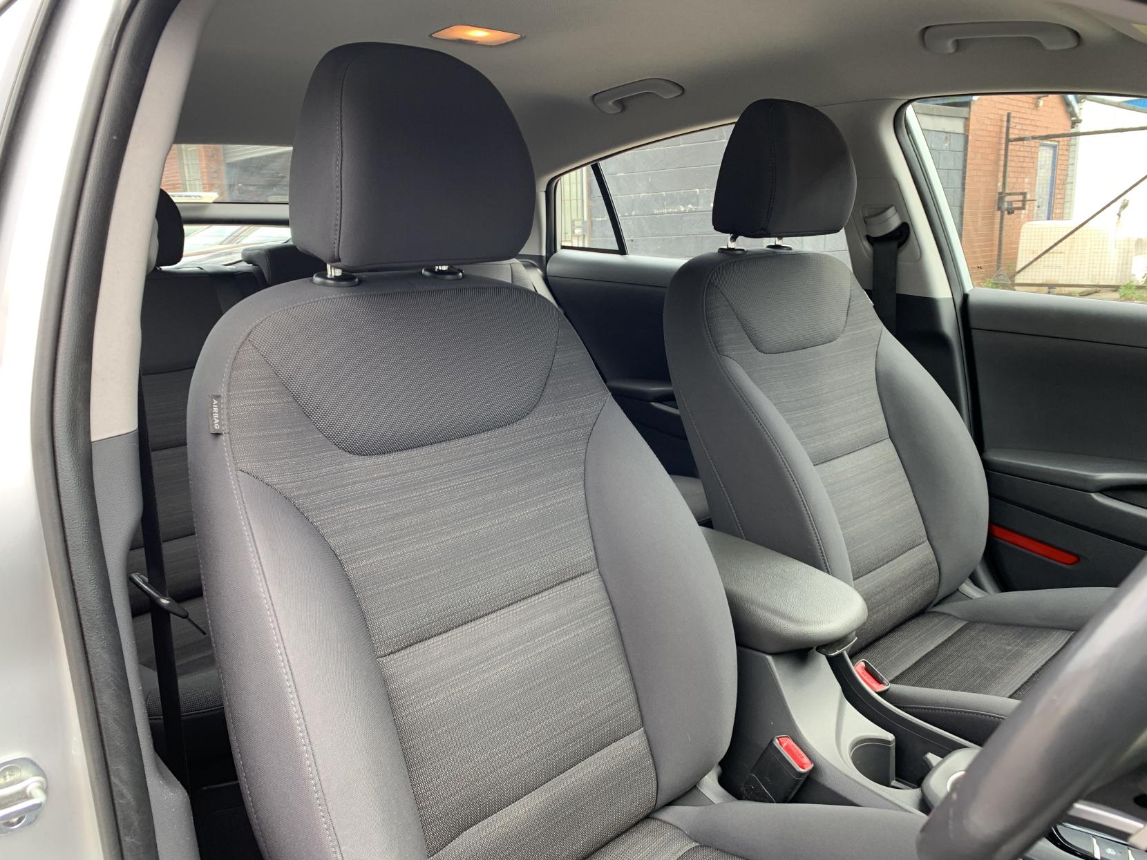 Hyundai IONIQ 1.6 h-GDi GPF Premium Hatchback 5dr Petrol Hybrid DCT Euro 6 (s/s) (141 ps)