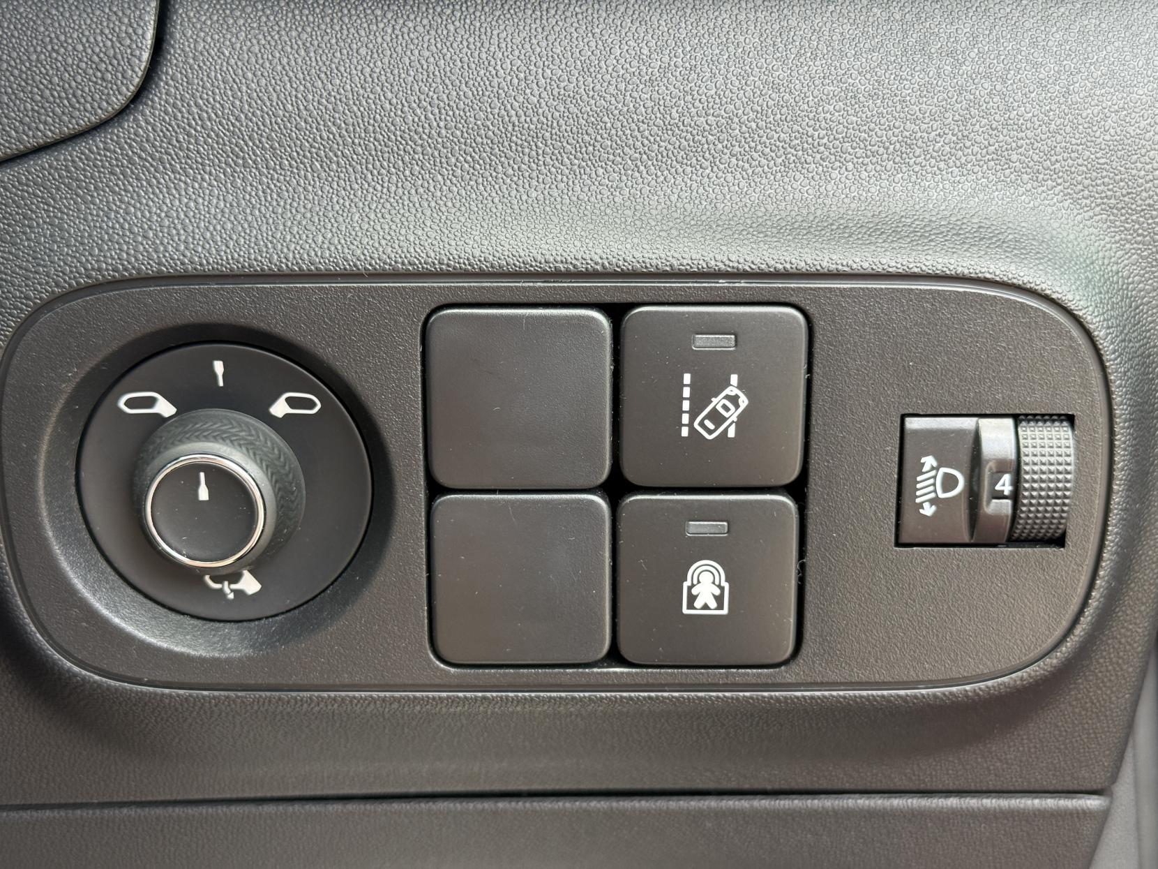 Citroen C3 1.2 PureTech Flair Hatchback 5dr Petrol Manual Euro 6 (s/s) (82 ps)