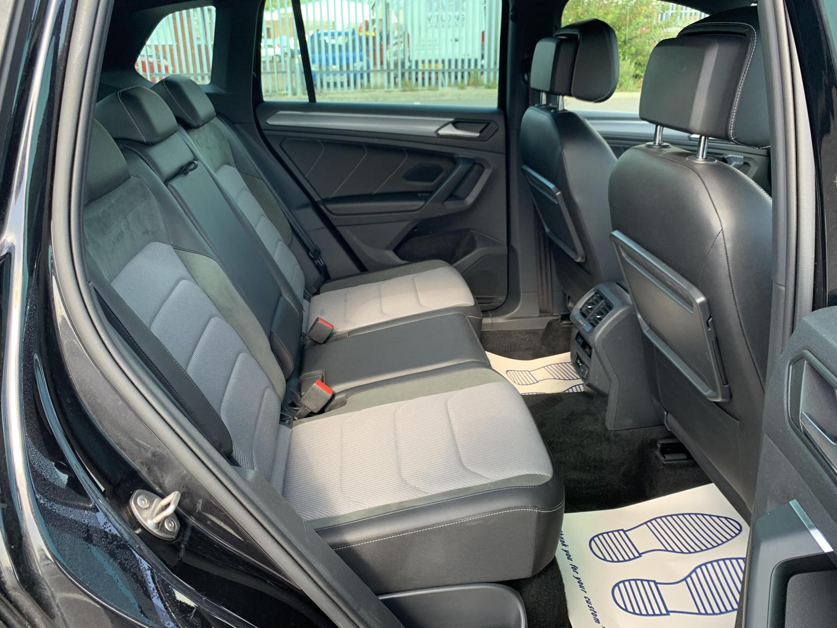Volkswagen Tiguan 2.0 TDI R-Line SUV 5dr Diesel DSG 4Motion Euro 6 (s/s) (150 ps)