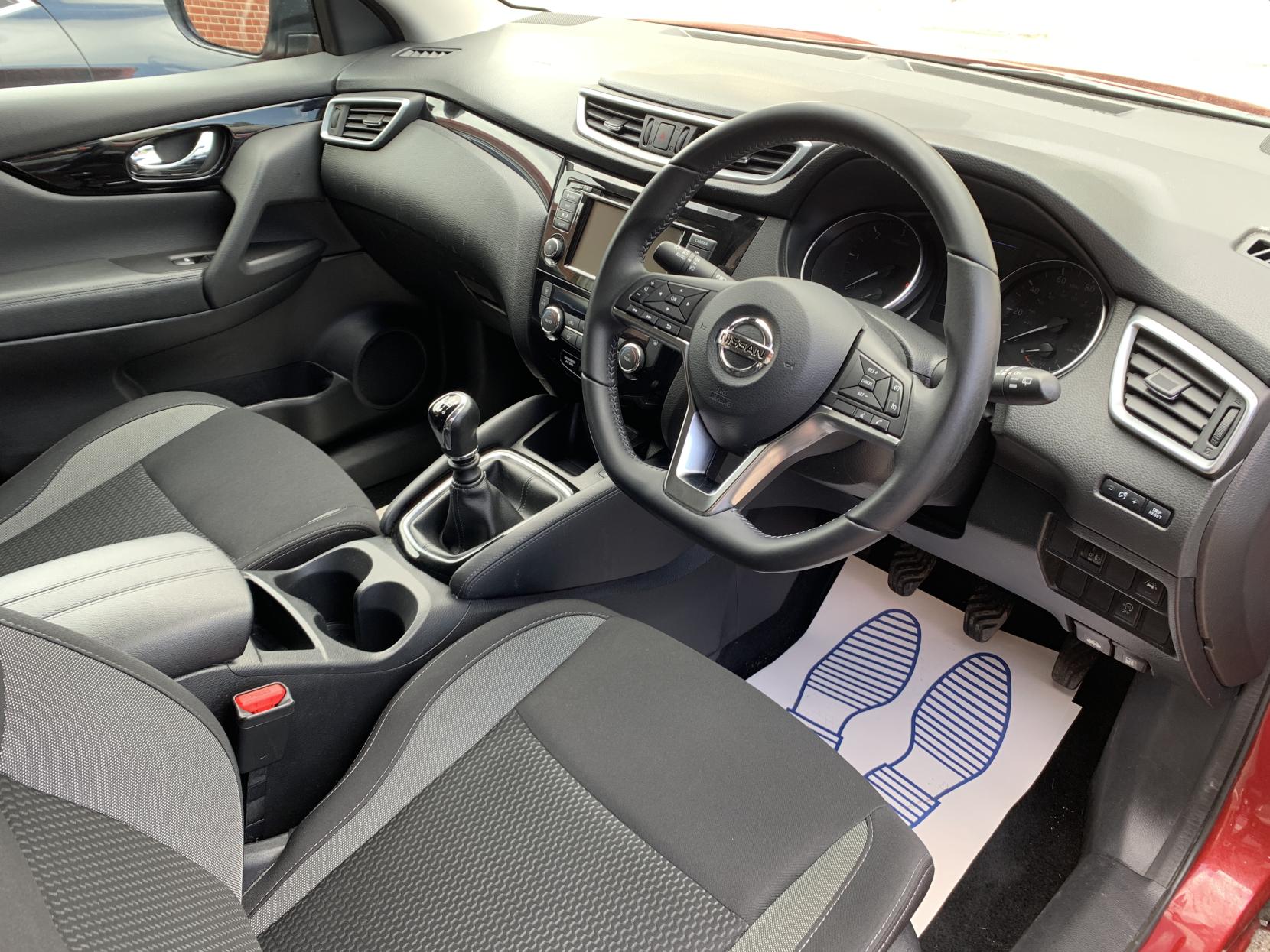 Nissan Qashqai 1.5 dCi Acenta Premium SUV 5dr Diesel Manual Euro 6 (s/s) (115 ps)